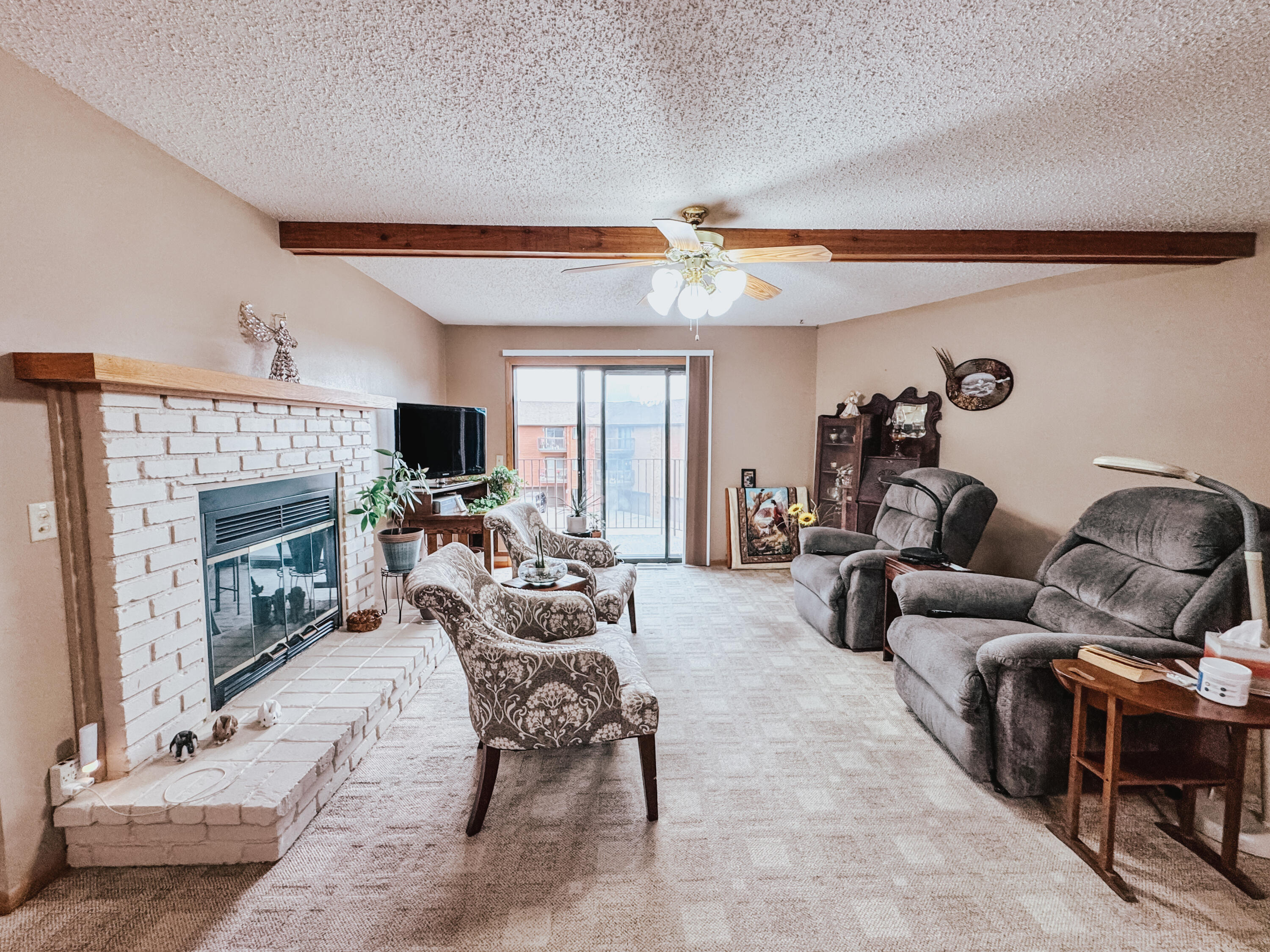1940 Meadowlark Ln, 302