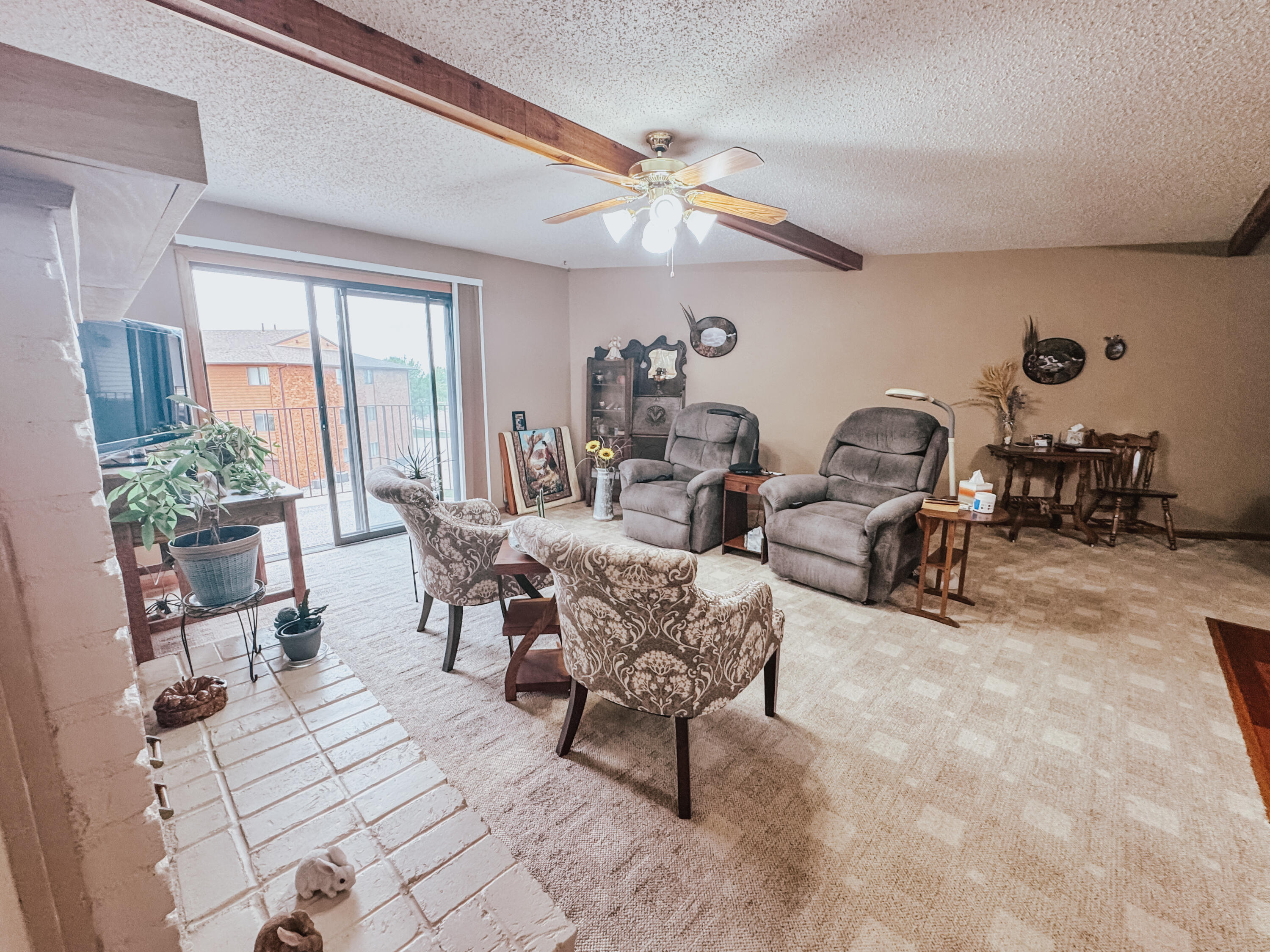 1940 Meadowlark Ln, 302