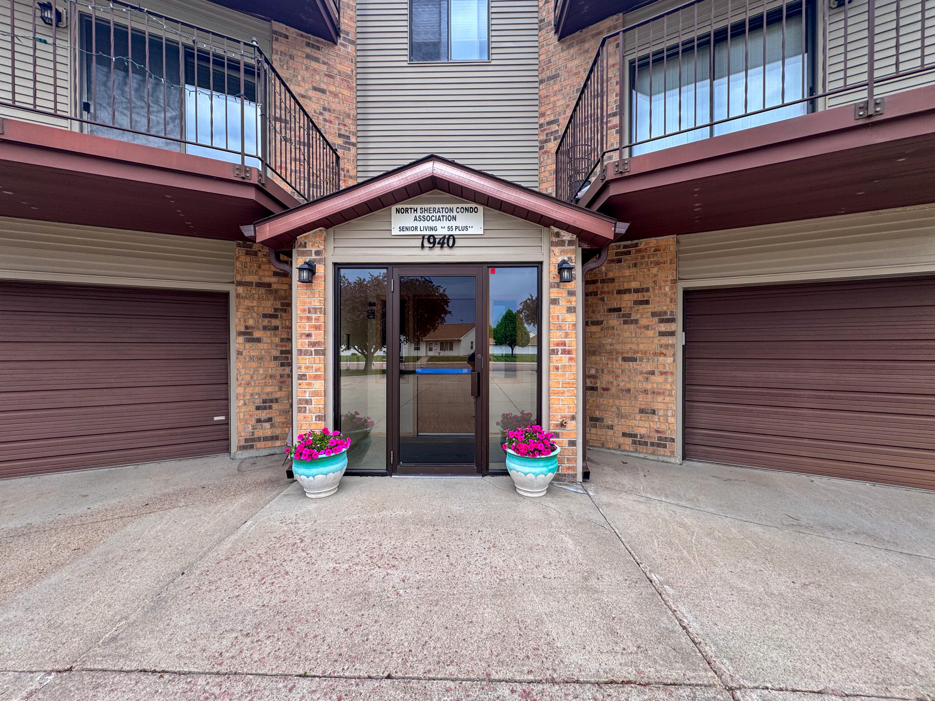 1940 Meadowlark Ln, 302