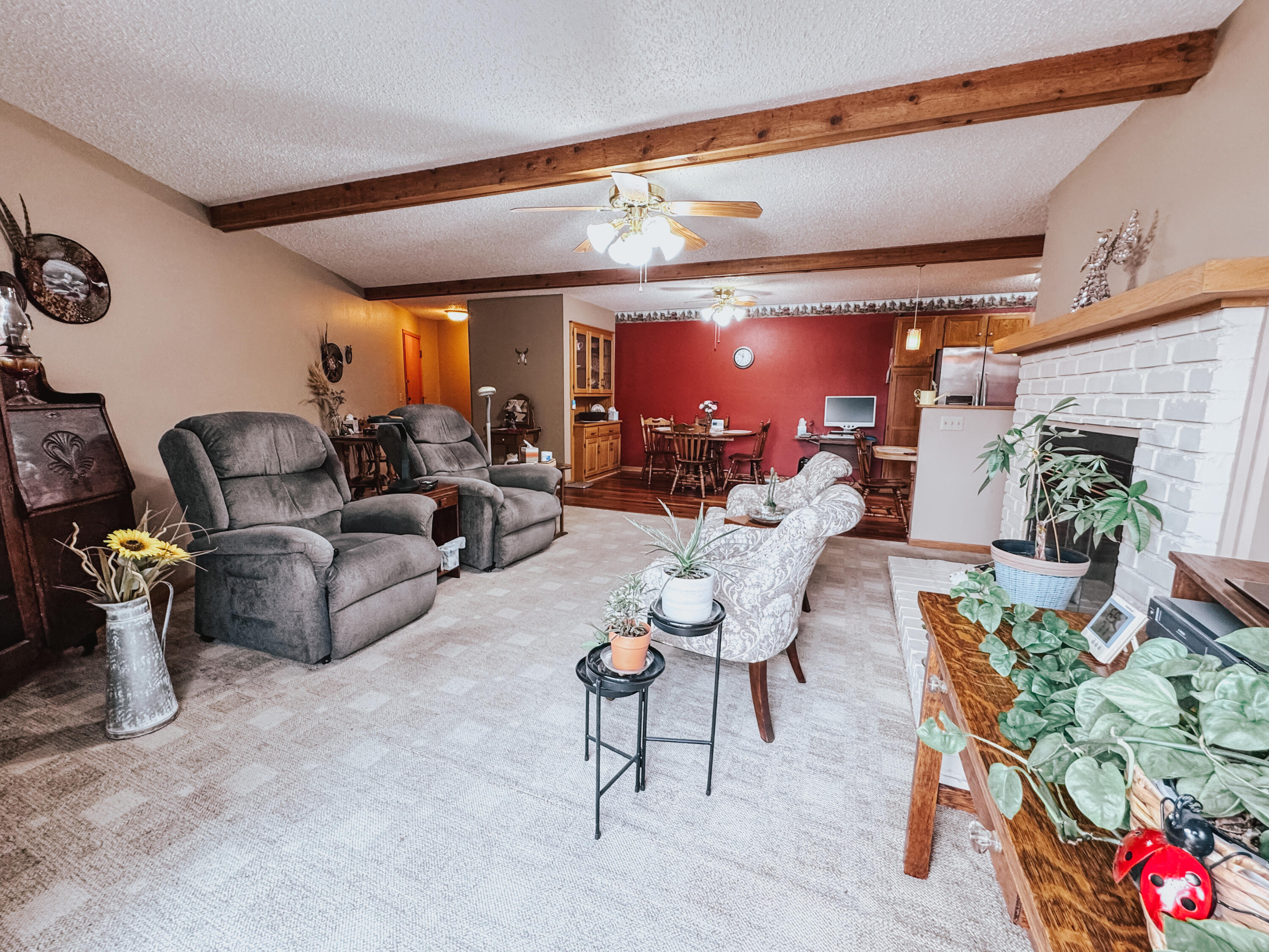 1940 Meadowlark Ln, 302