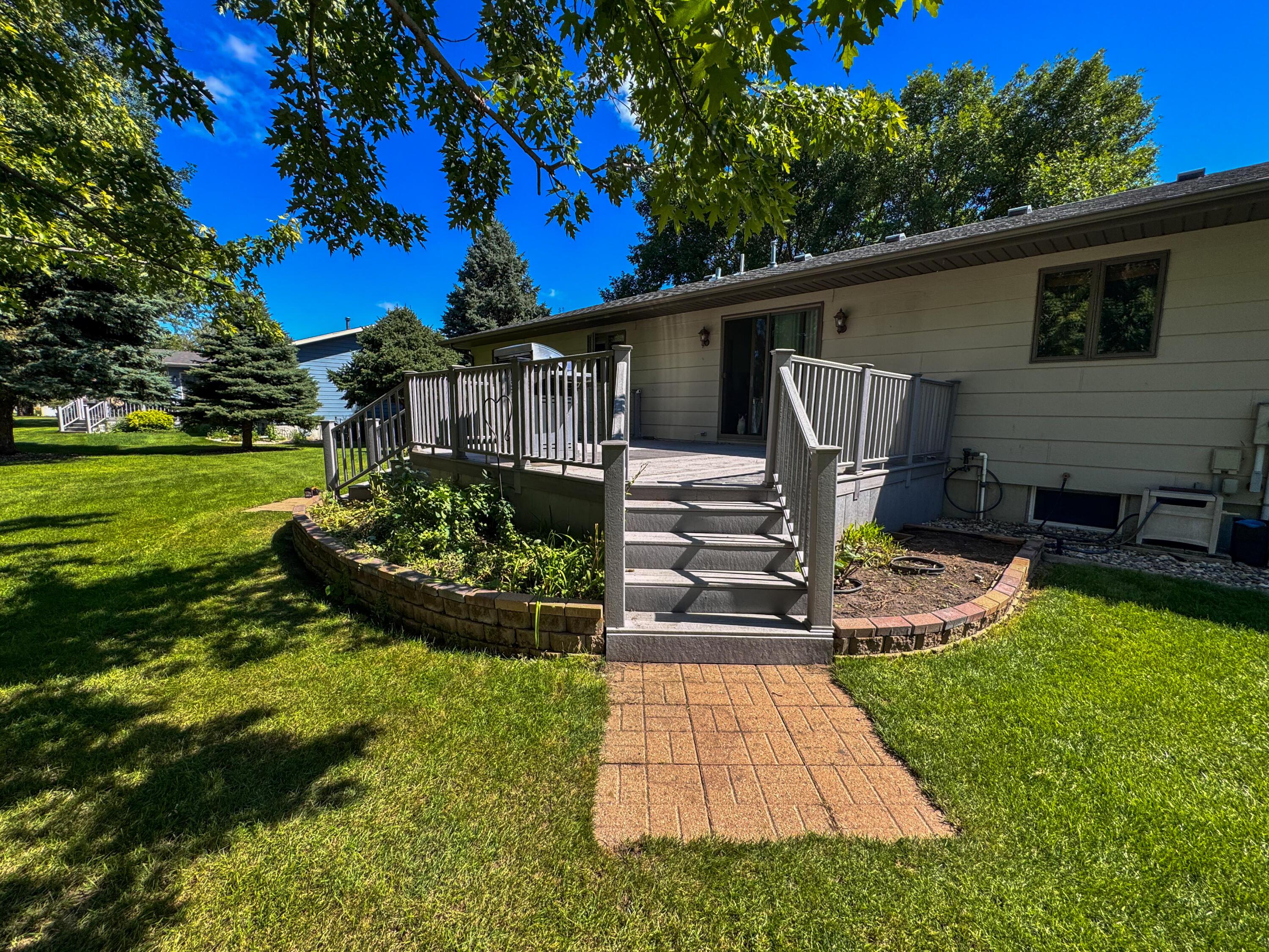 1885 Riverview Dr