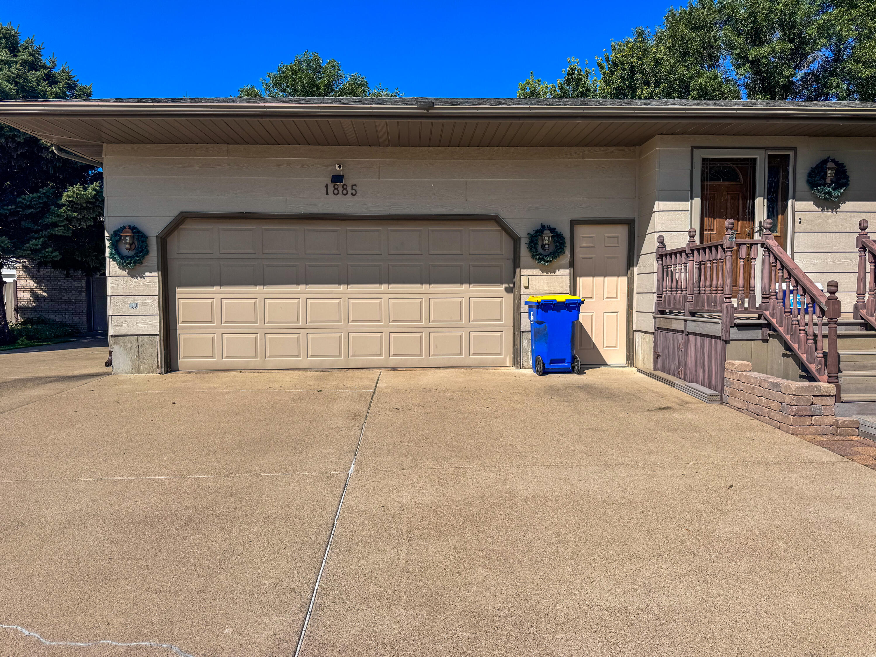 1885 Riverview Dr