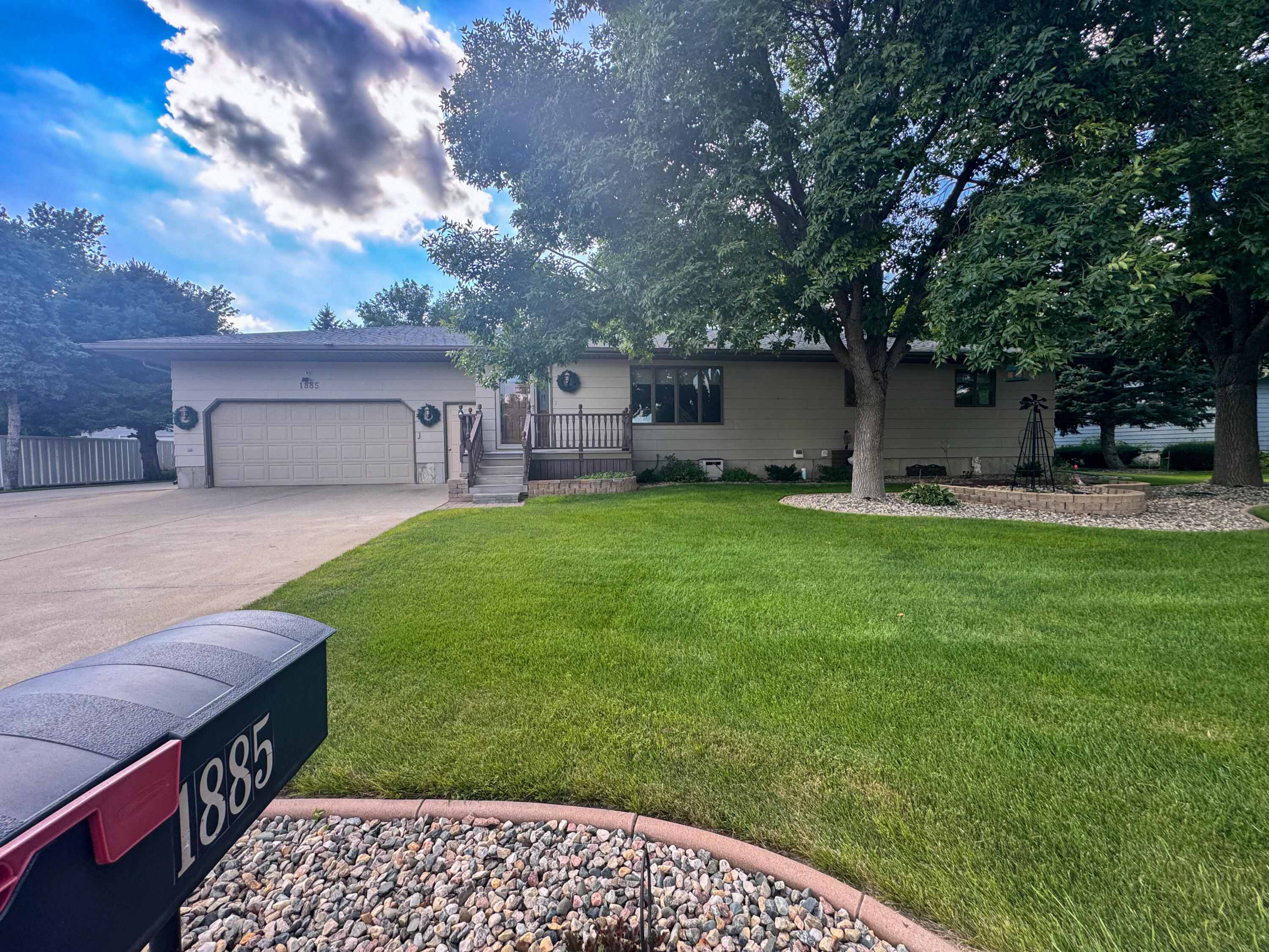 1885 Riverview Dr