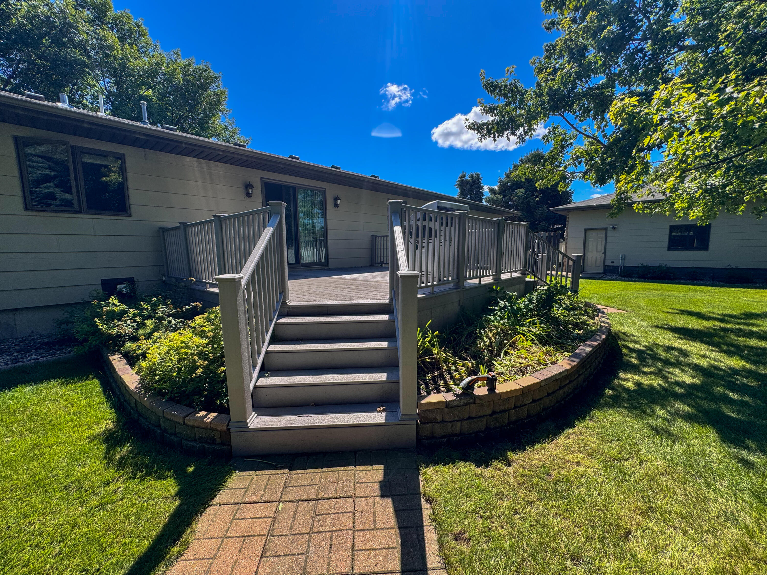 1885 Riverview Dr