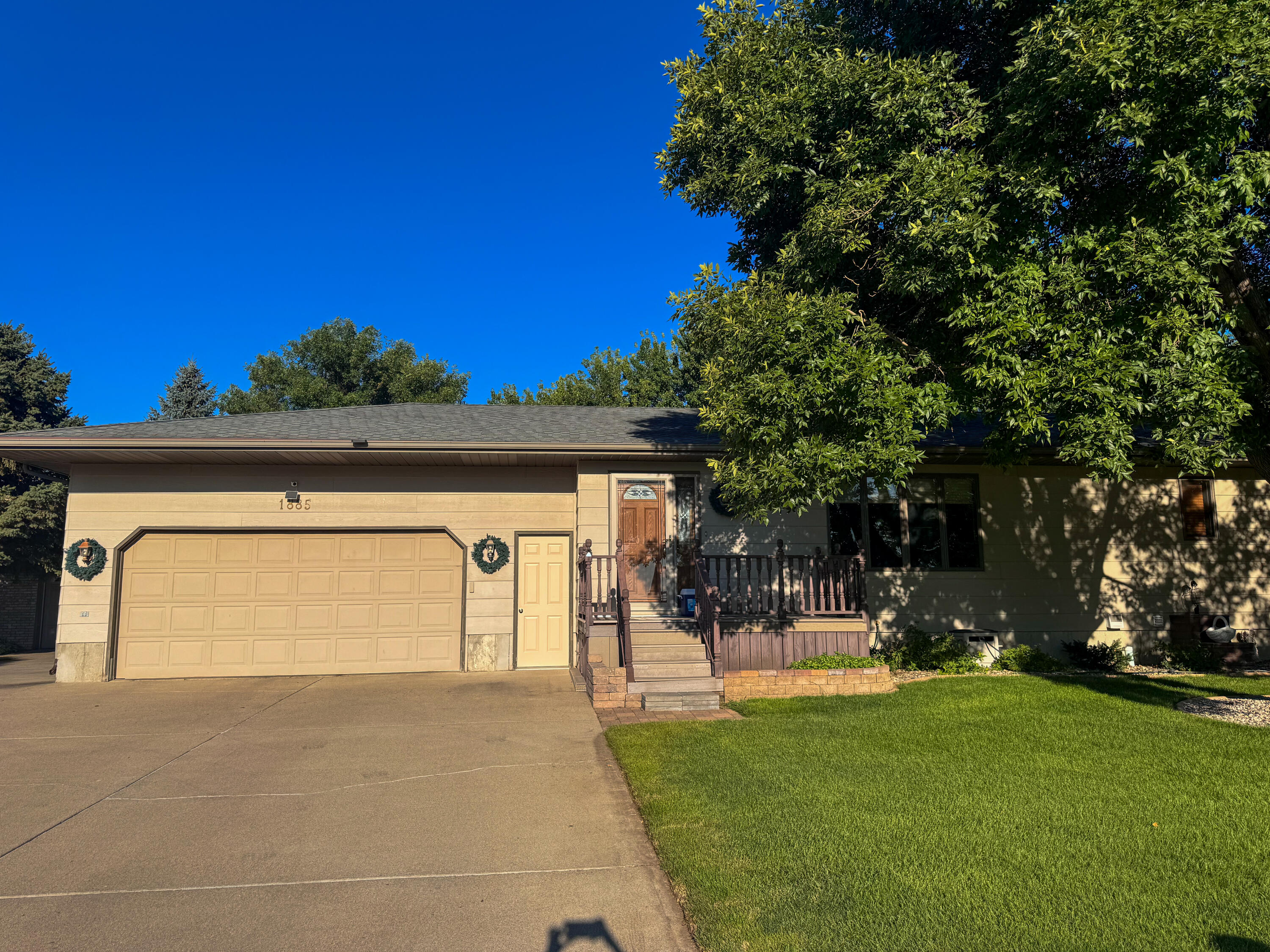 1885 Riverview Dr