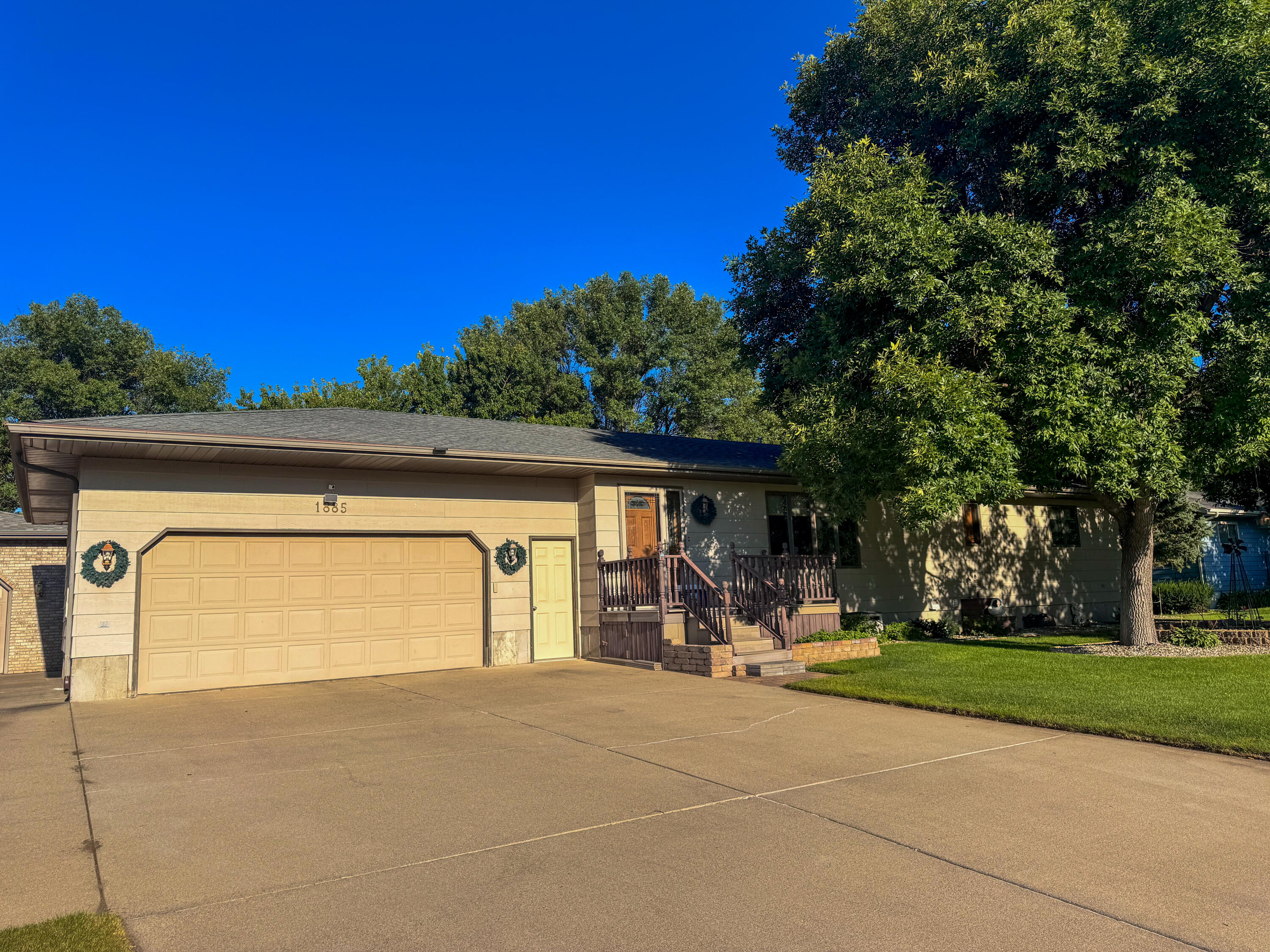 1885 Riverview Dr