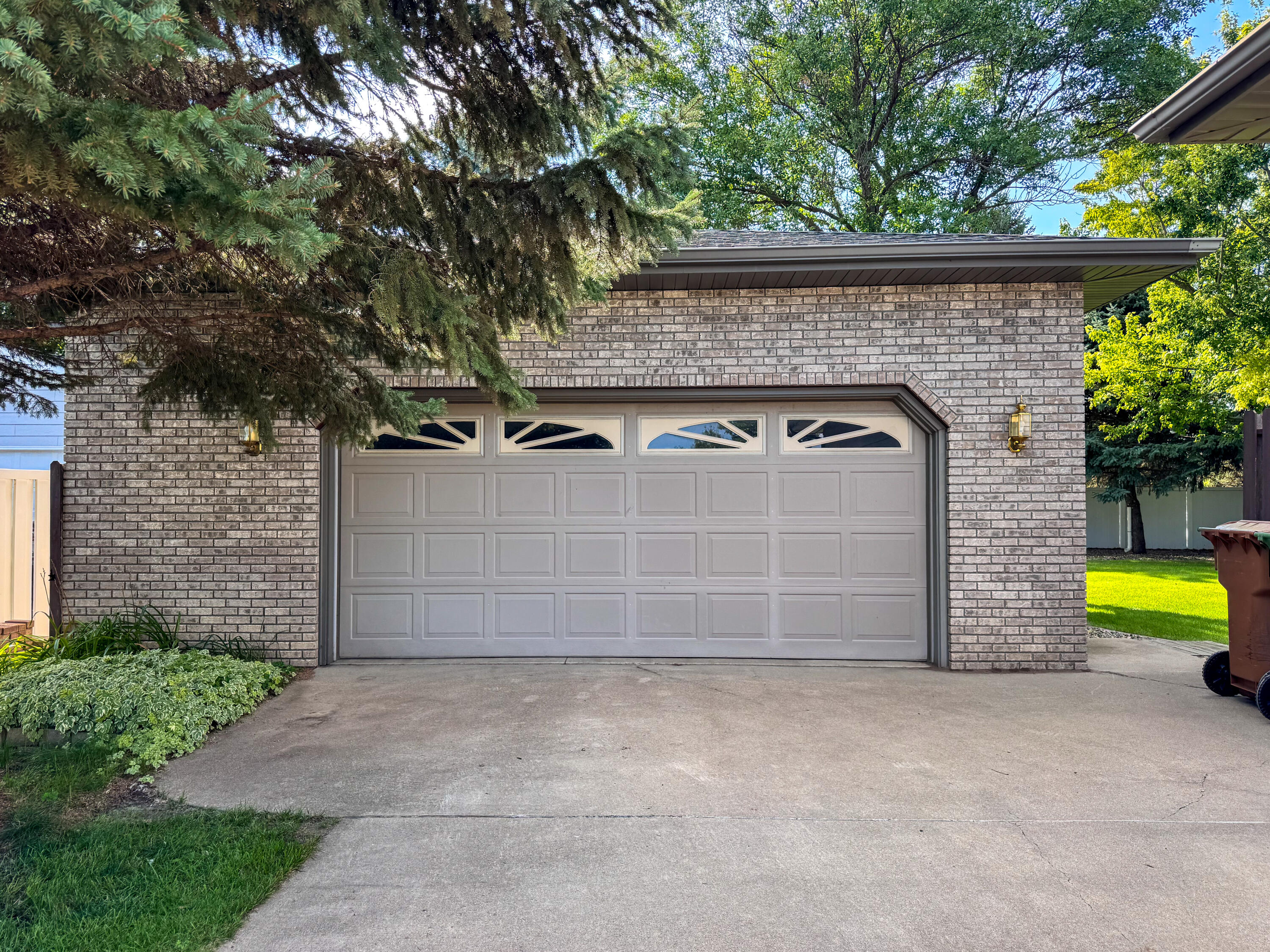 1885 Riverview Dr