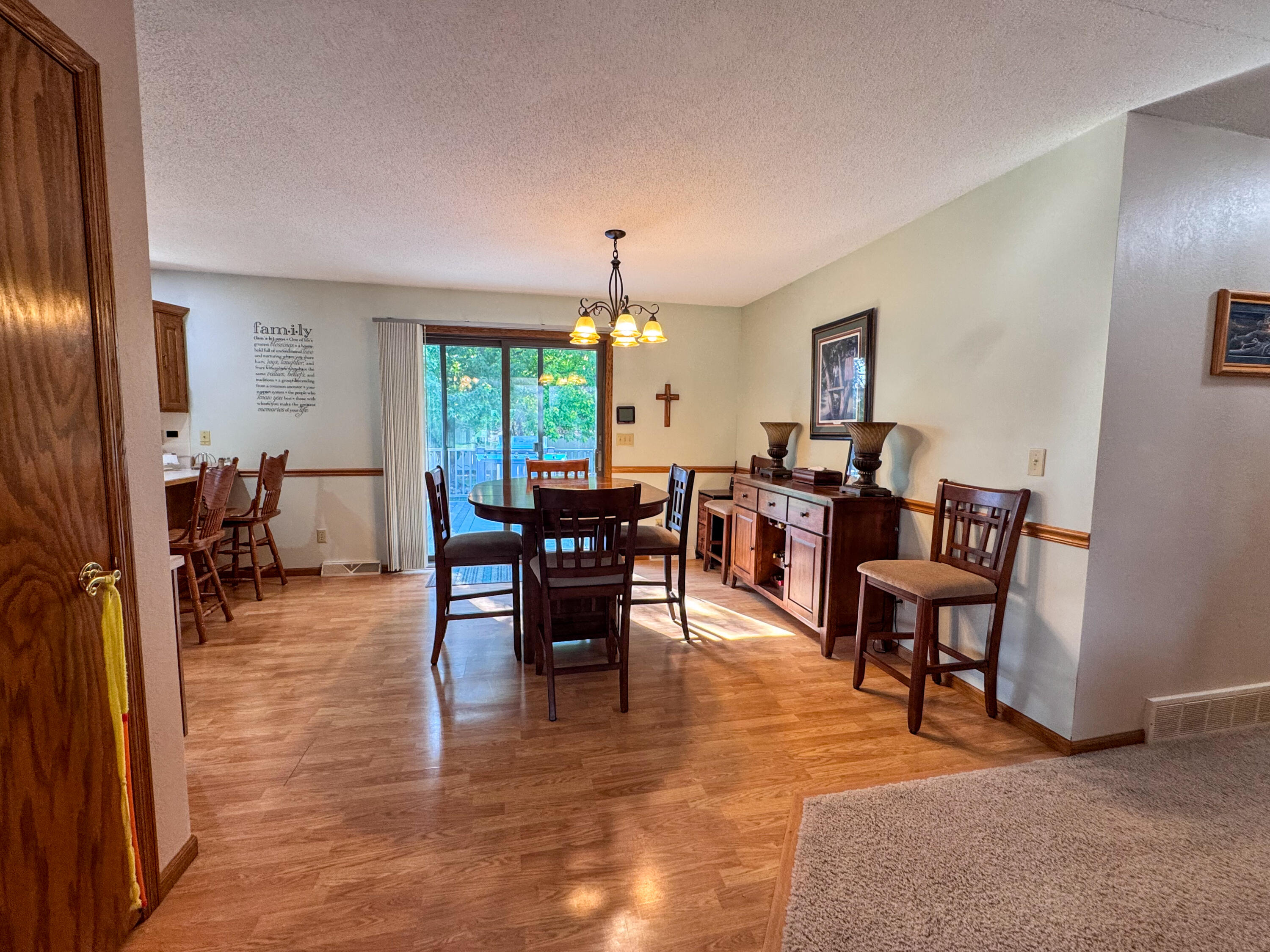 1885 Riverview Dr
