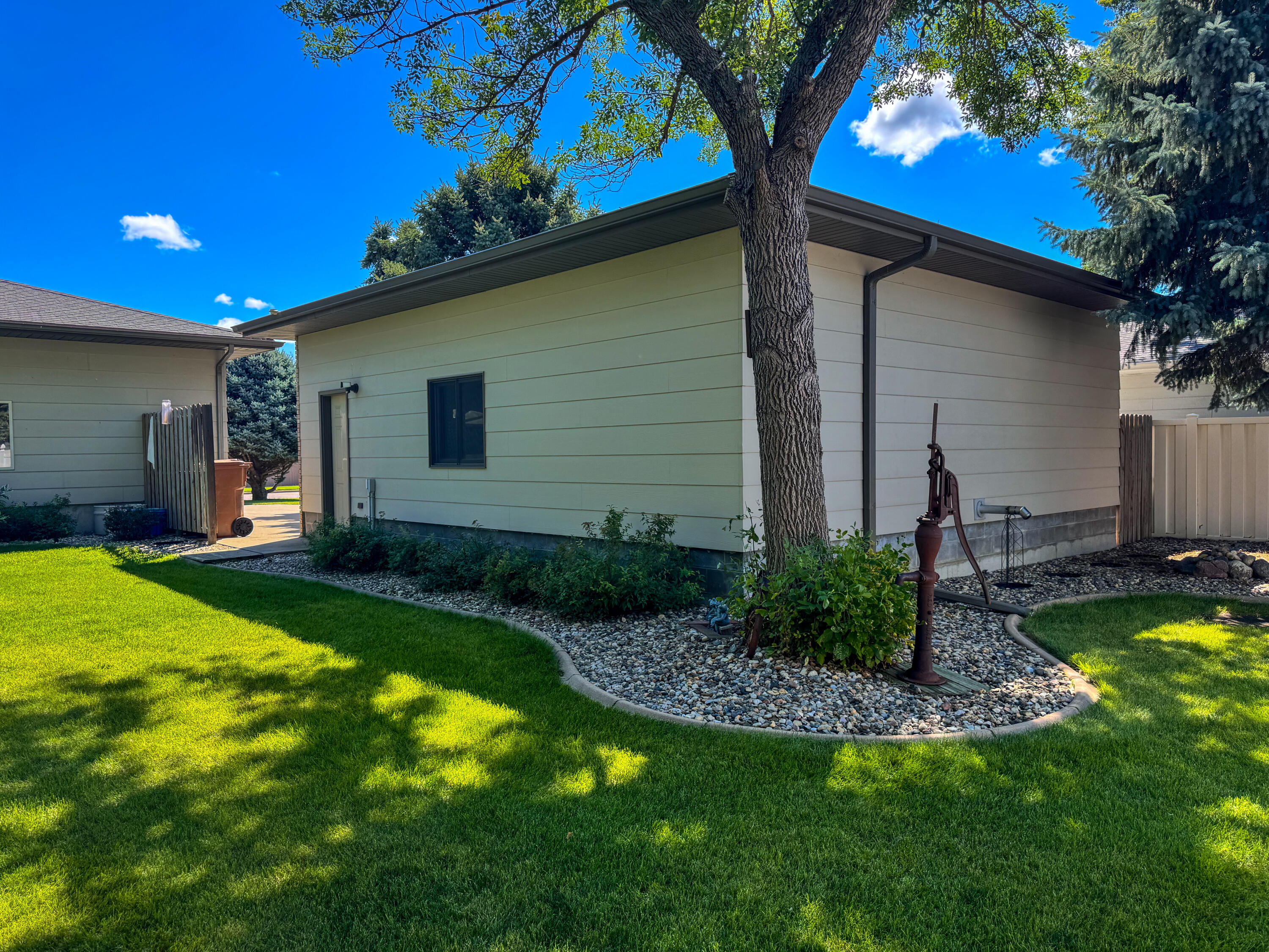 1885 Riverview Dr