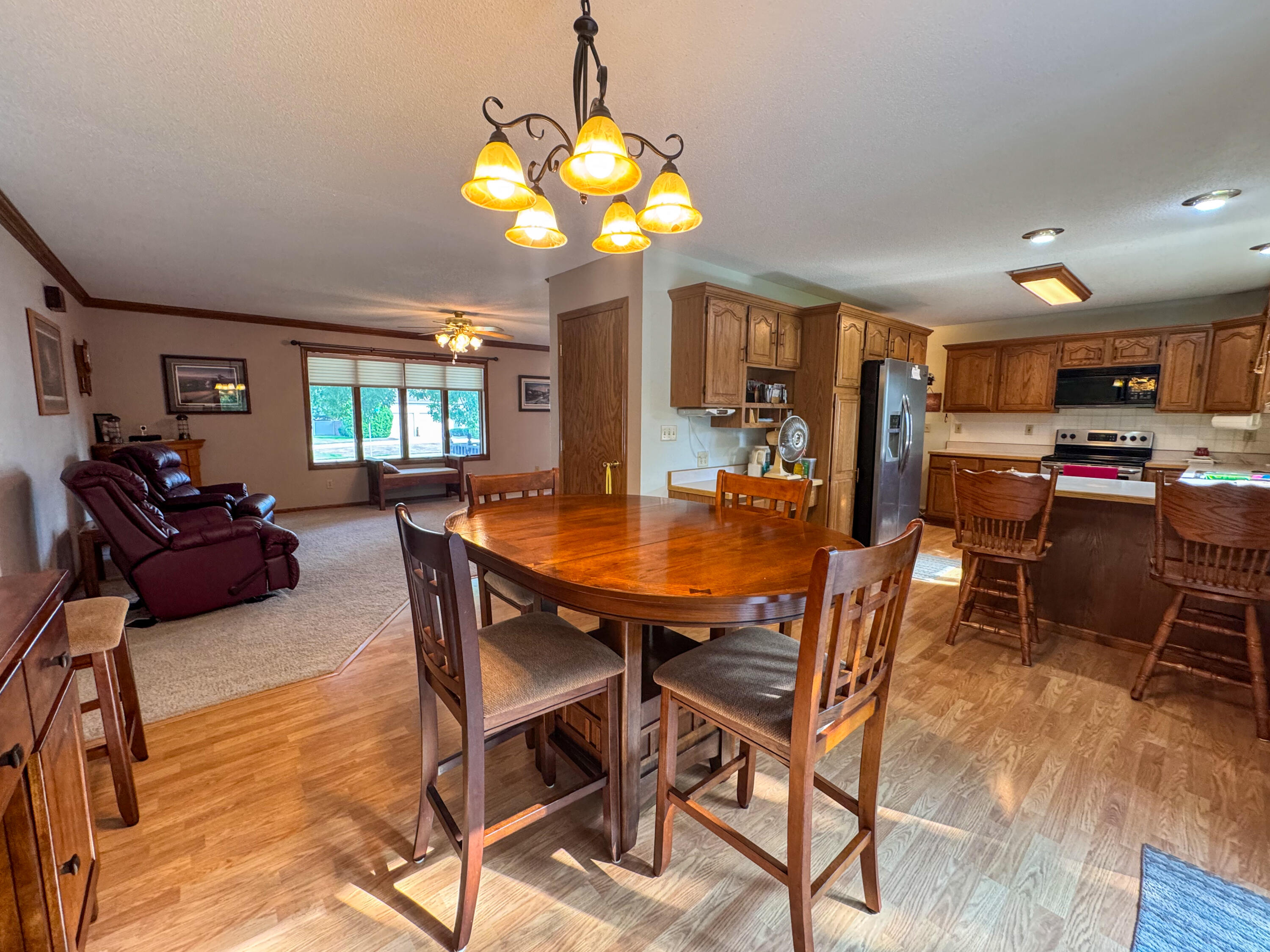 1885 Riverview Dr