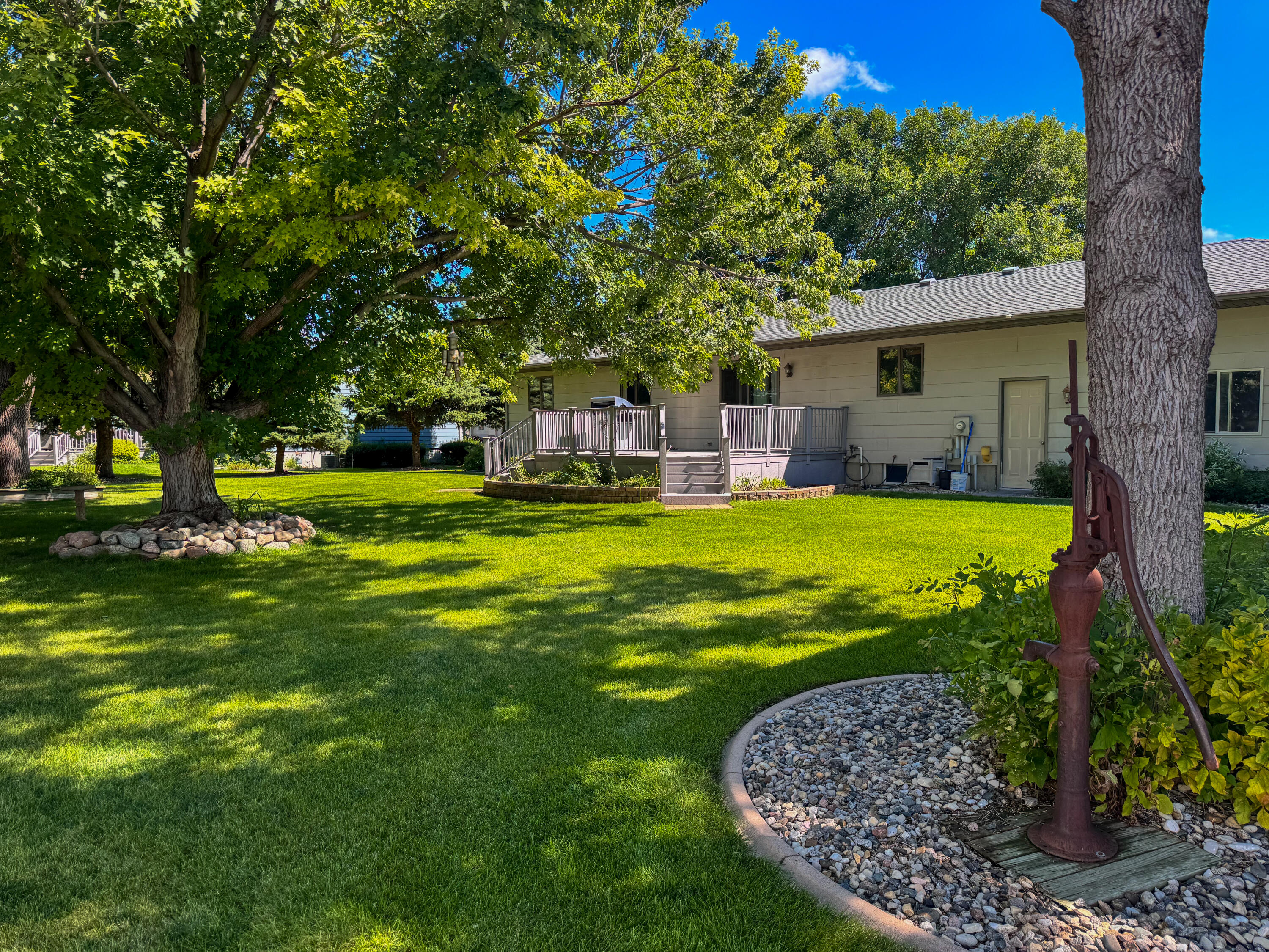 1885 Riverview Dr