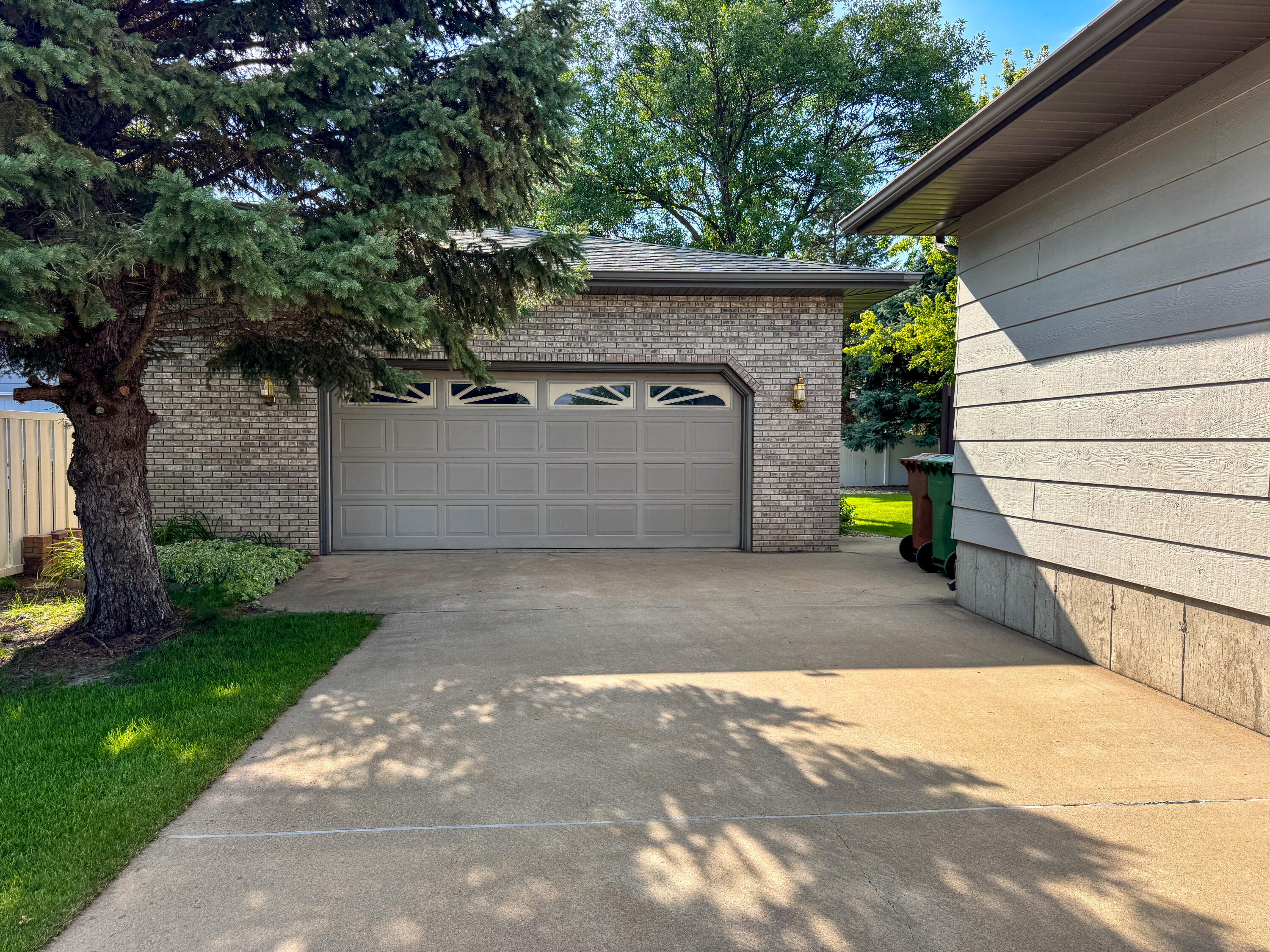 1885 Riverview Dr