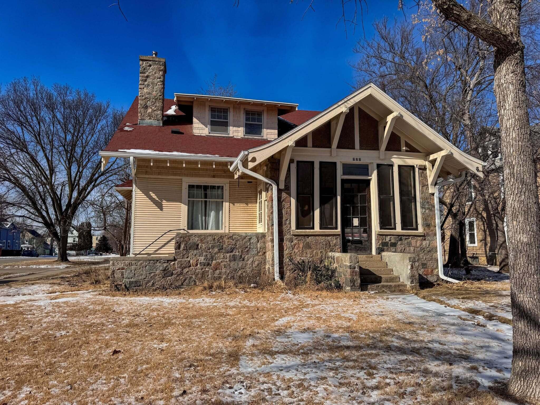 777 Dakota Ave S