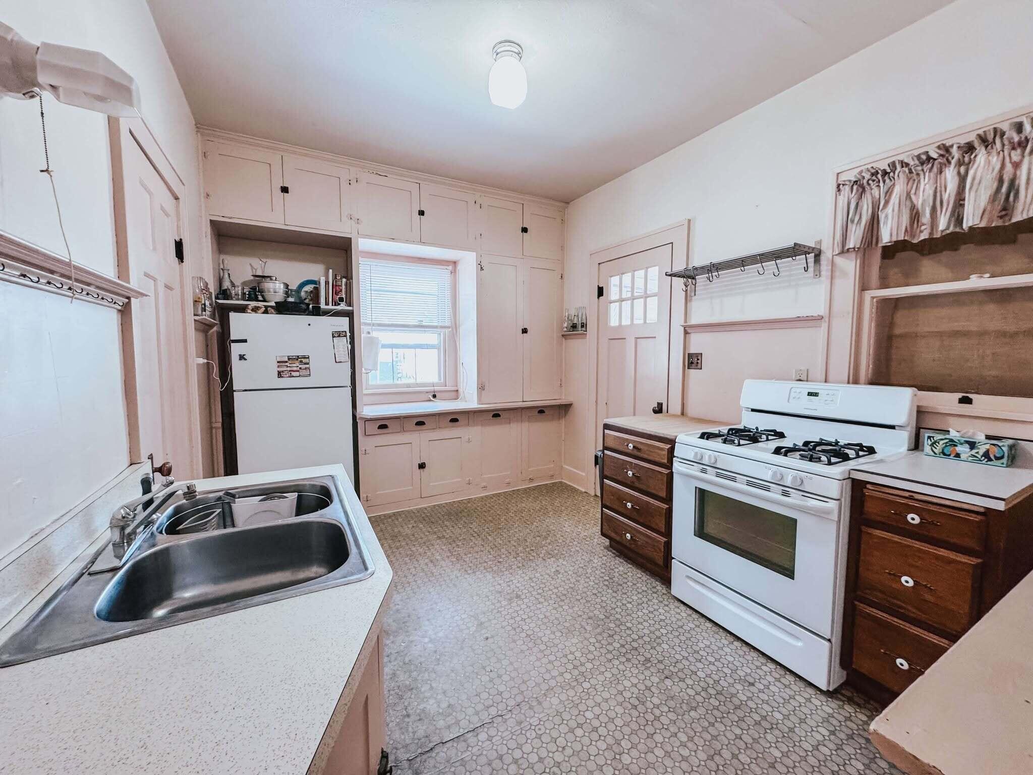 777 Dakota Ave S