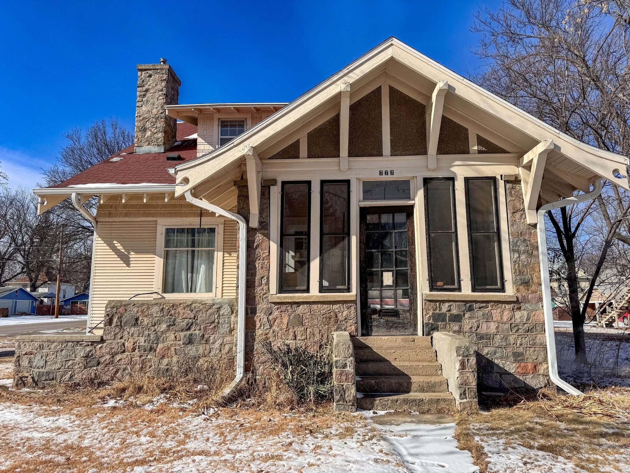 777 Dakota Ave S