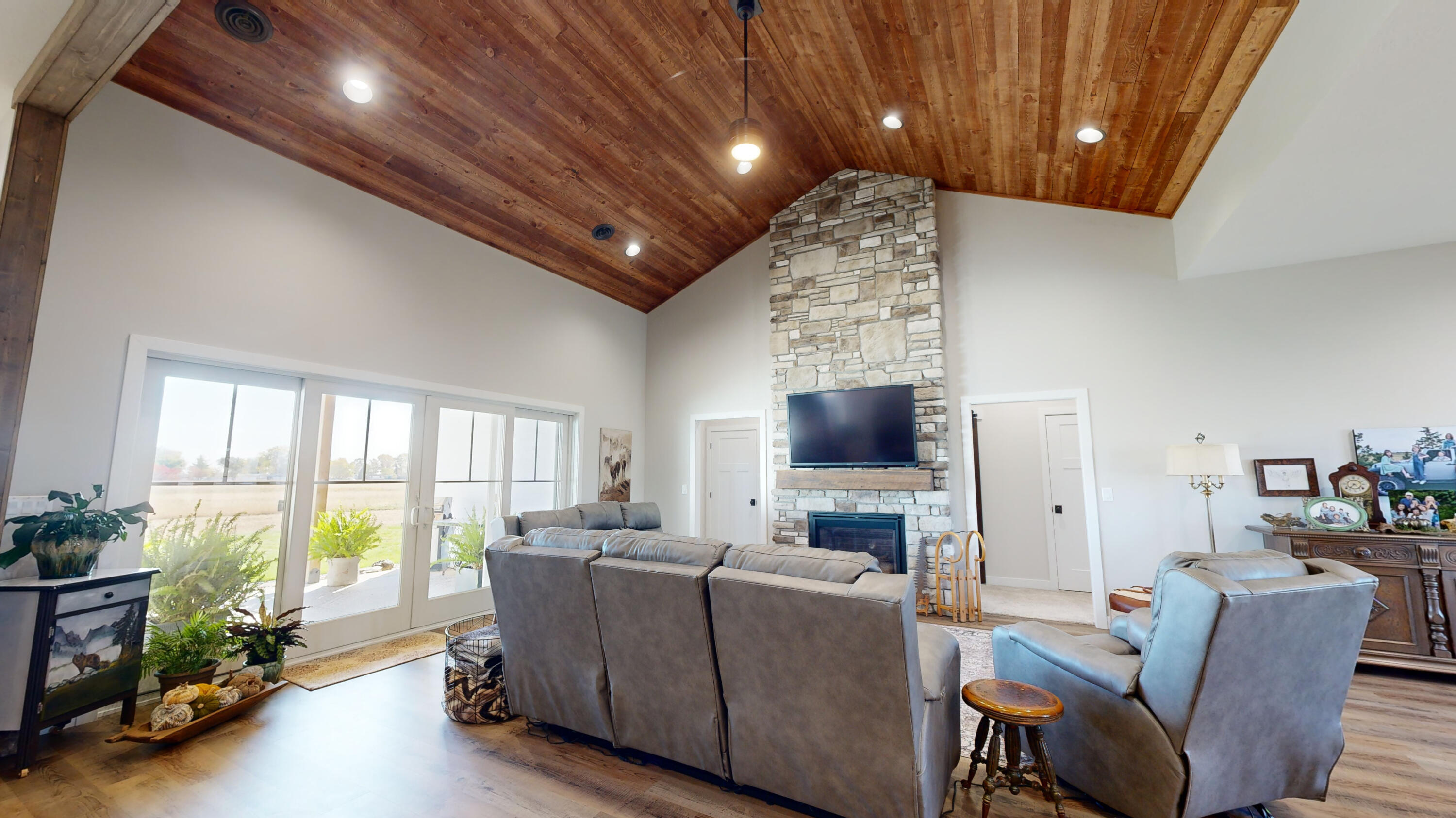 2450 Prairie Eagle Cir E