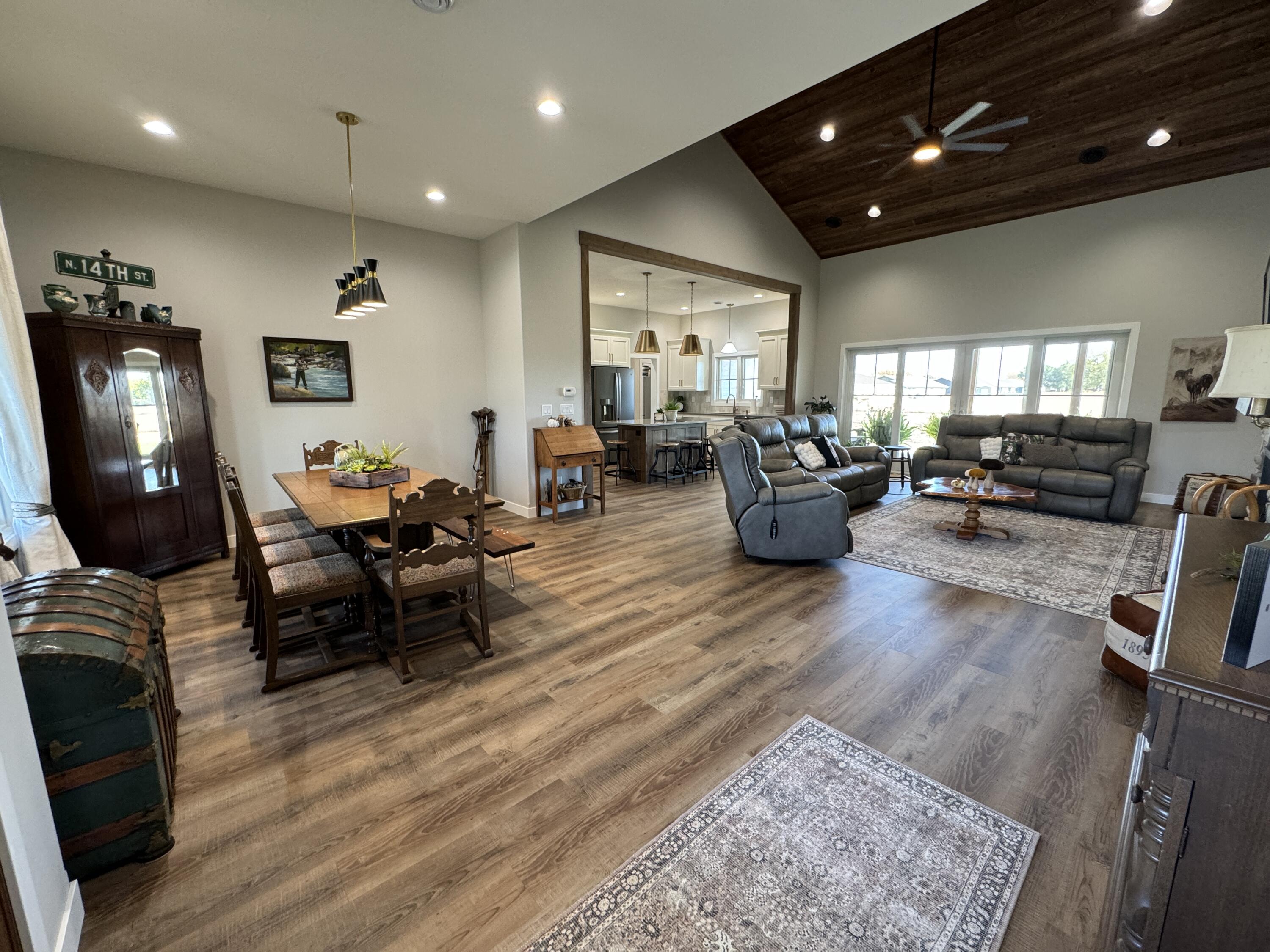 2450 Prairie Eagle Cir E