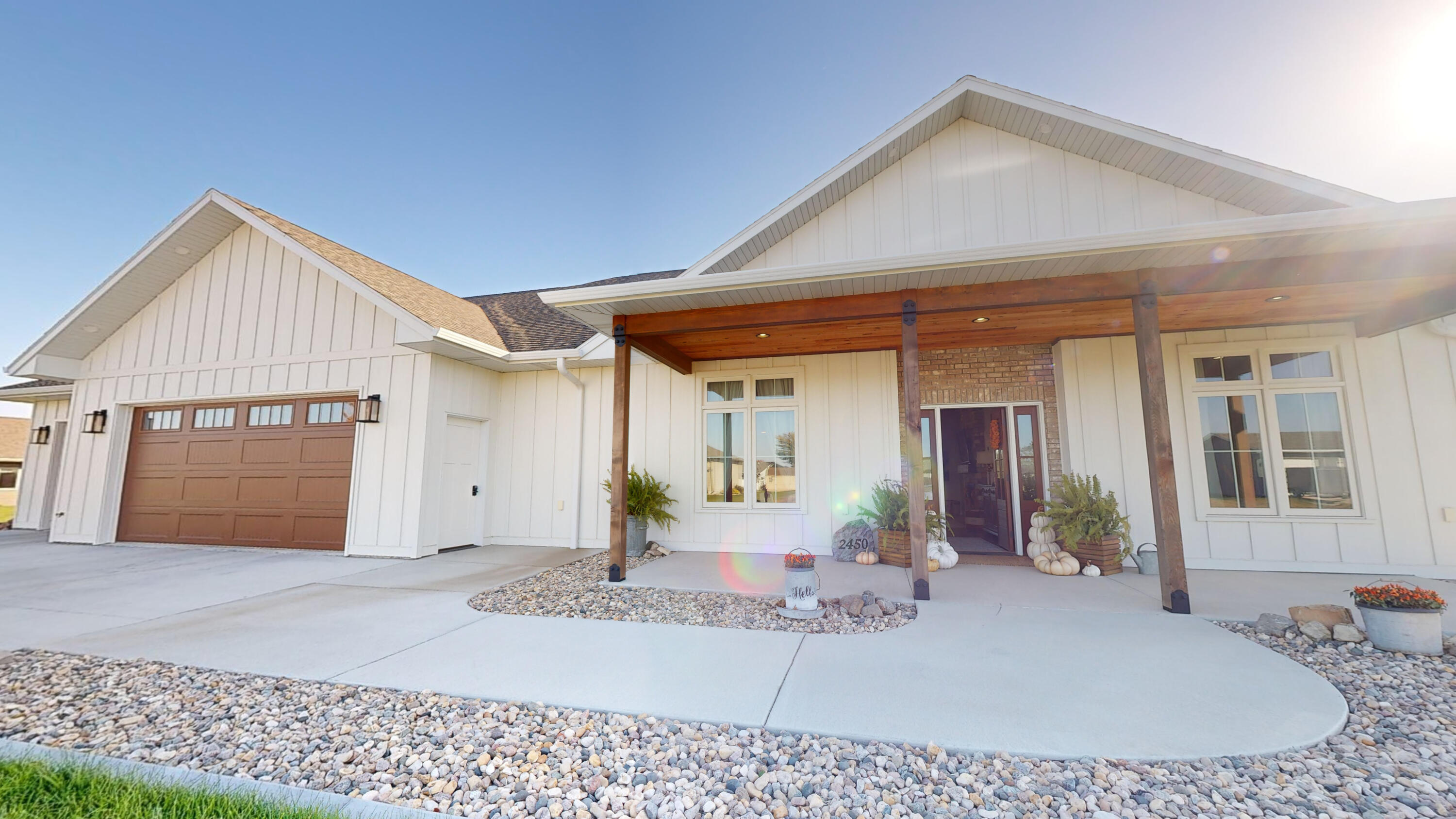 2450 Prairie Eagle Cir E