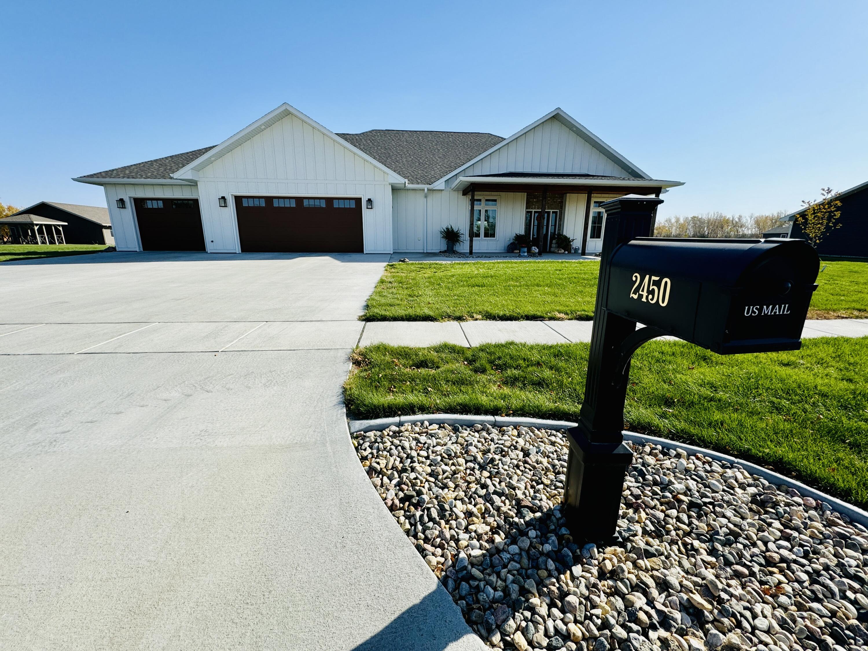 2450 Prairie Eagle Cir E