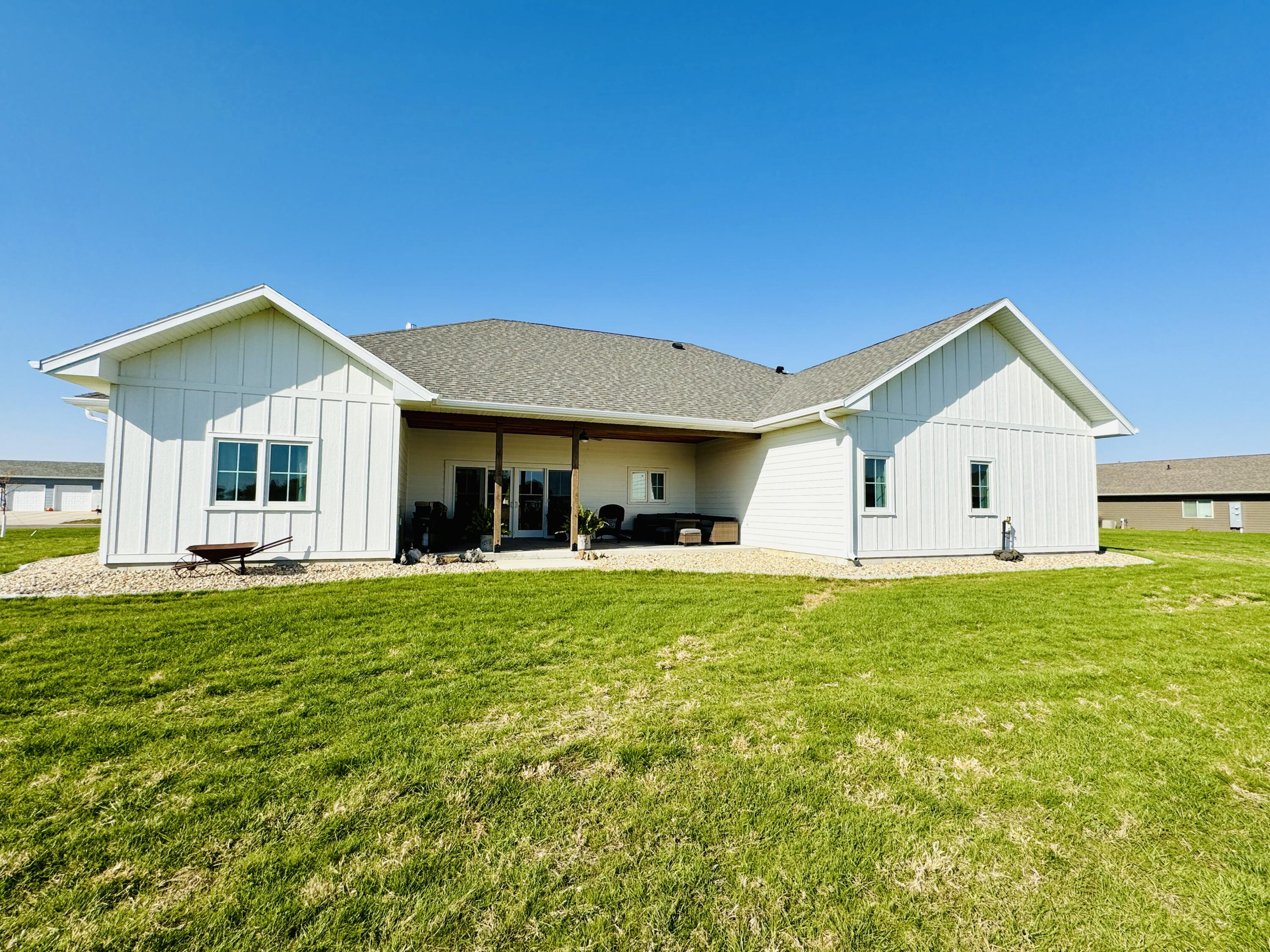 2450 Prairie Eagle Cir E