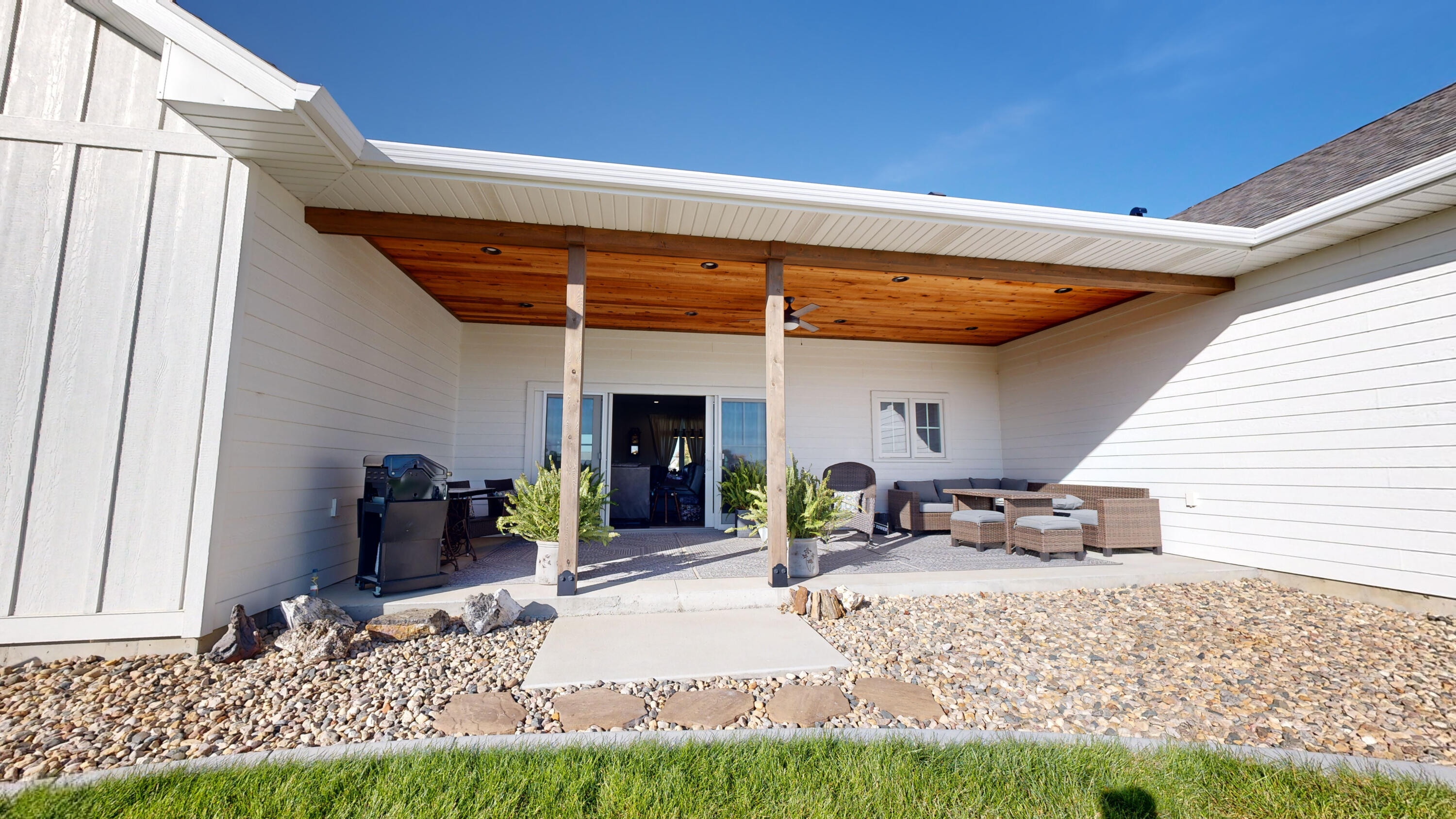 2450 Prairie Eagle Cir E