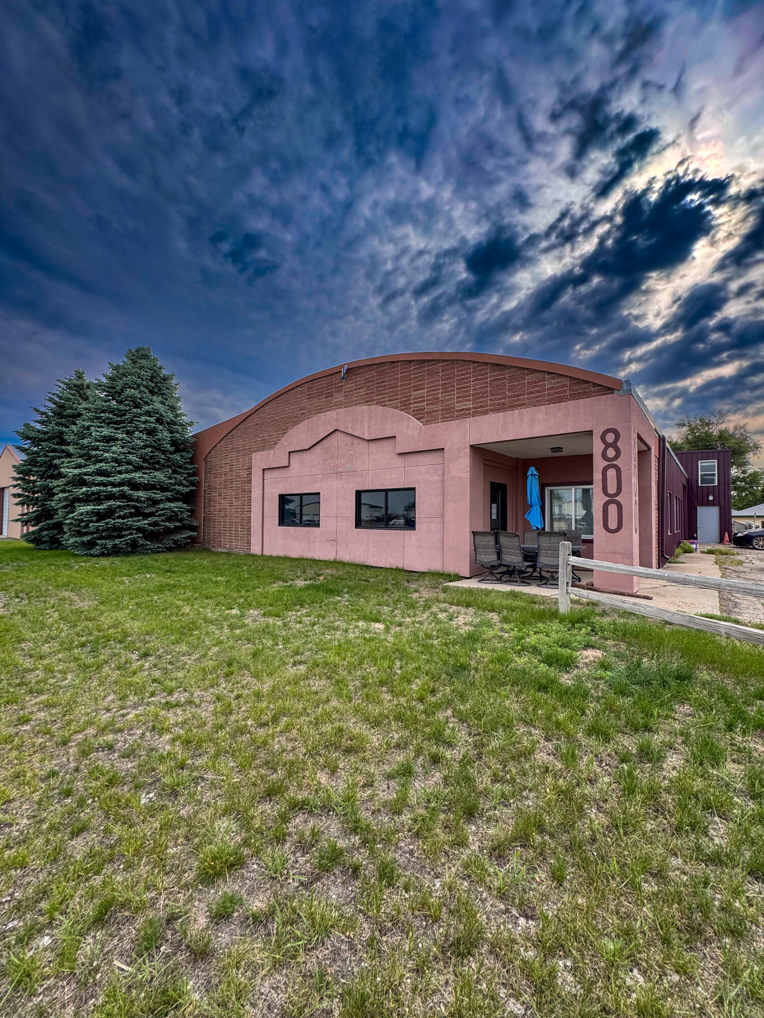 800 Dakota Ave N