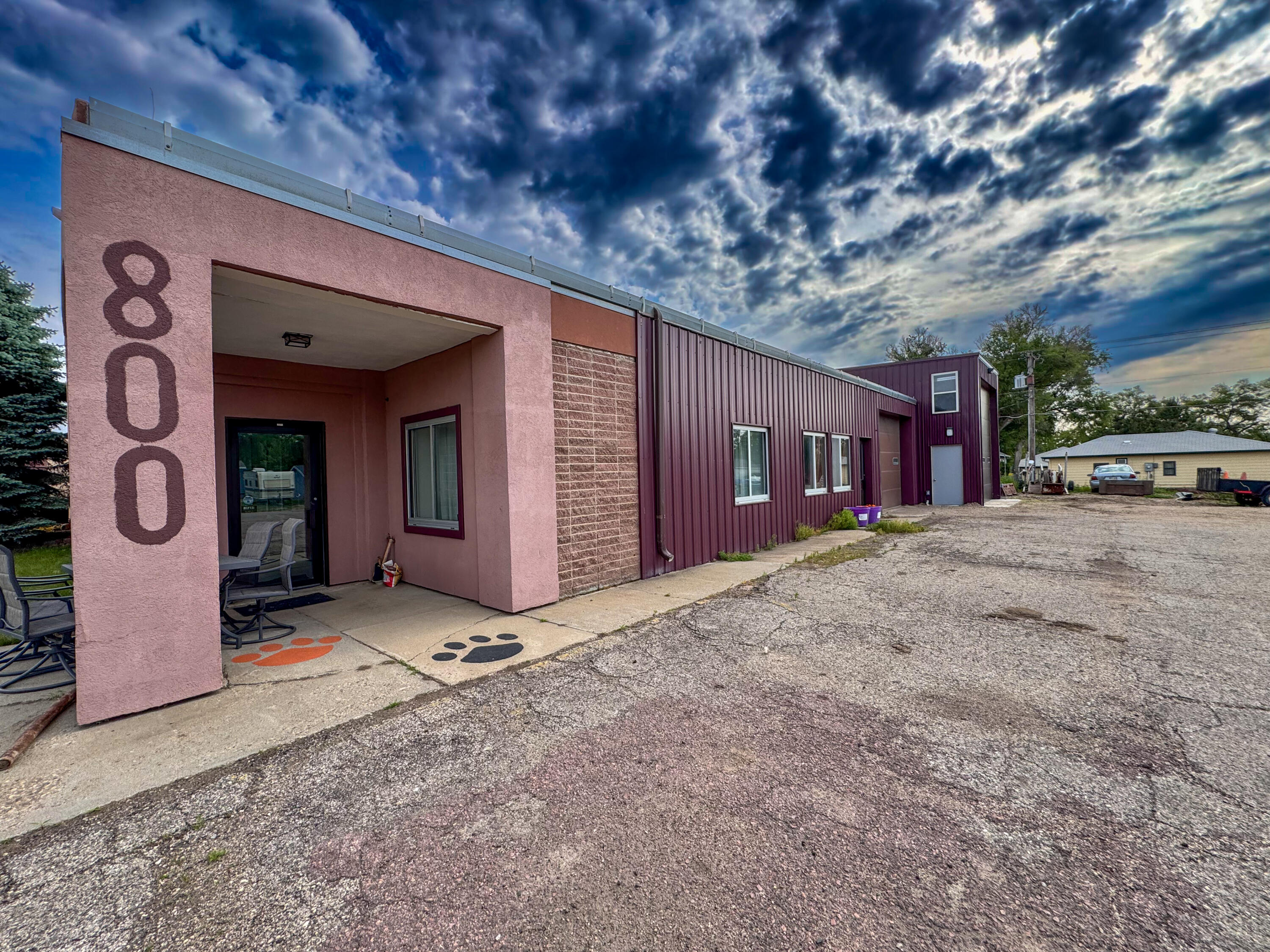 800 Dakota Ave N