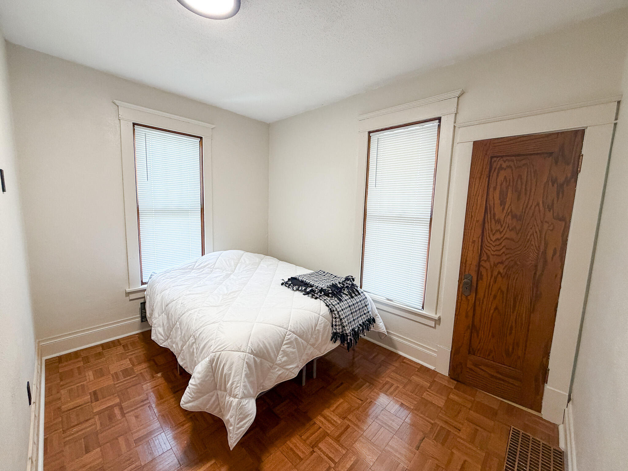 975 Illinois Ave SW