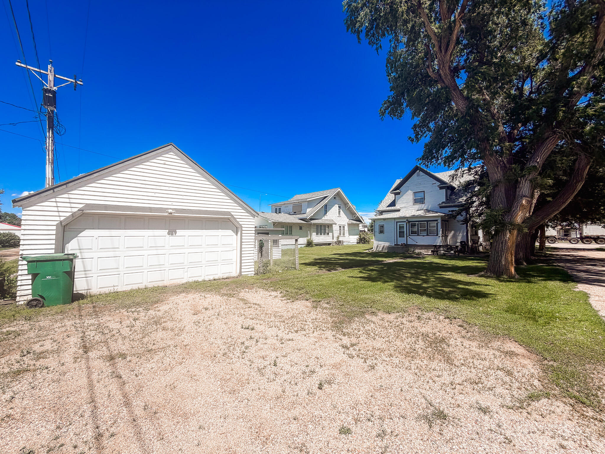 489 Commercial Ave