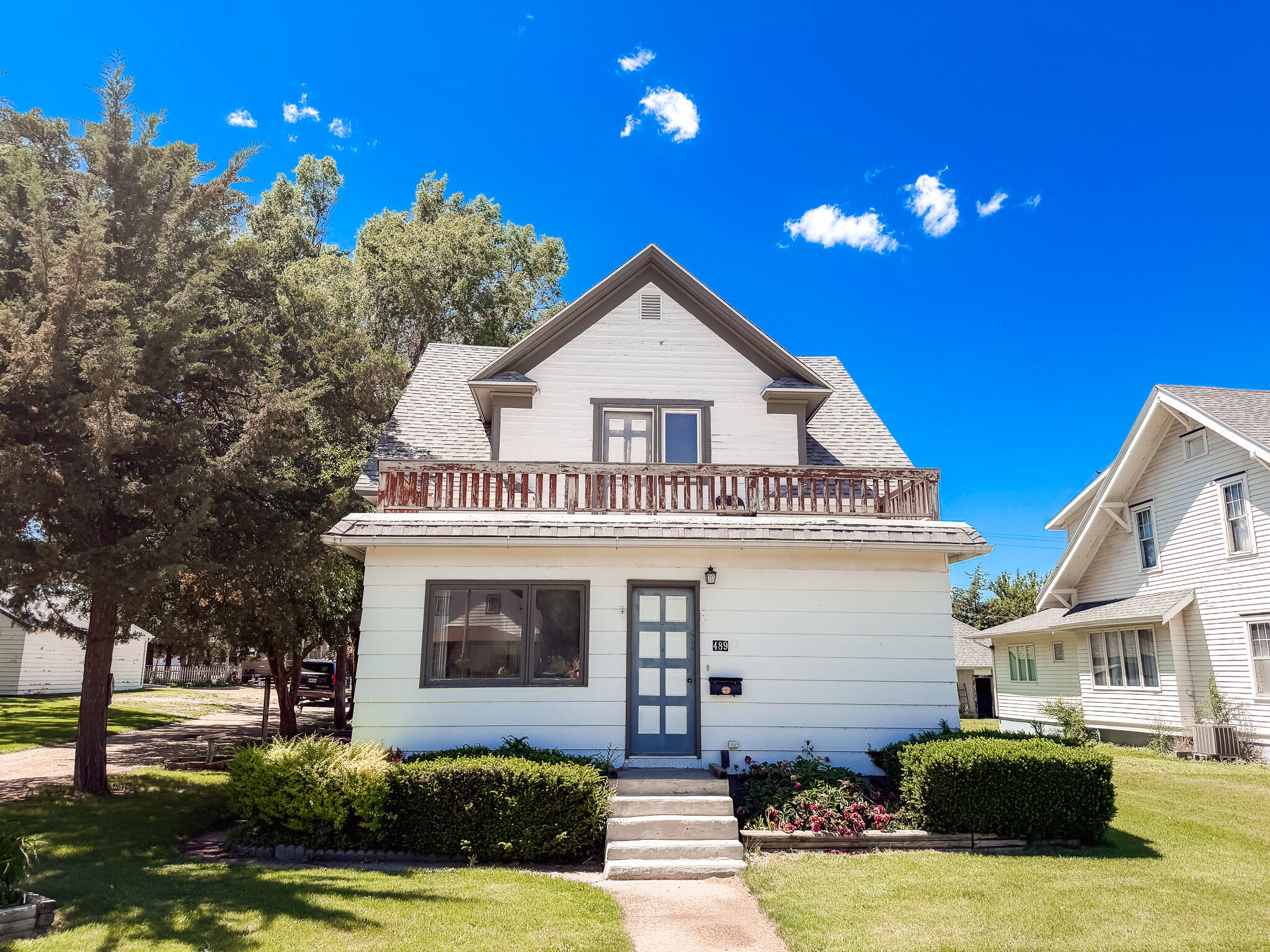 489 Commercial Ave