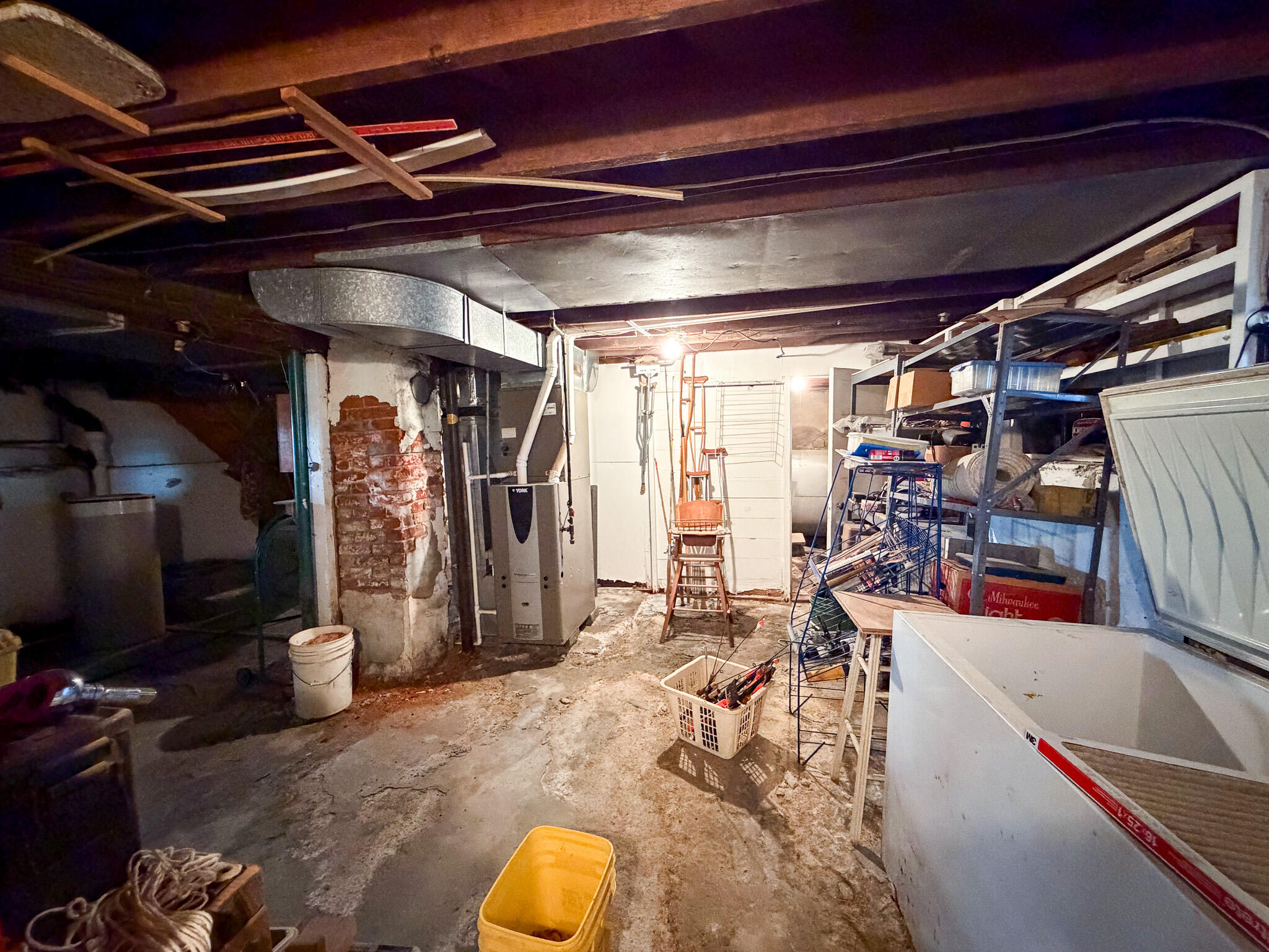 489 Commercial Ave