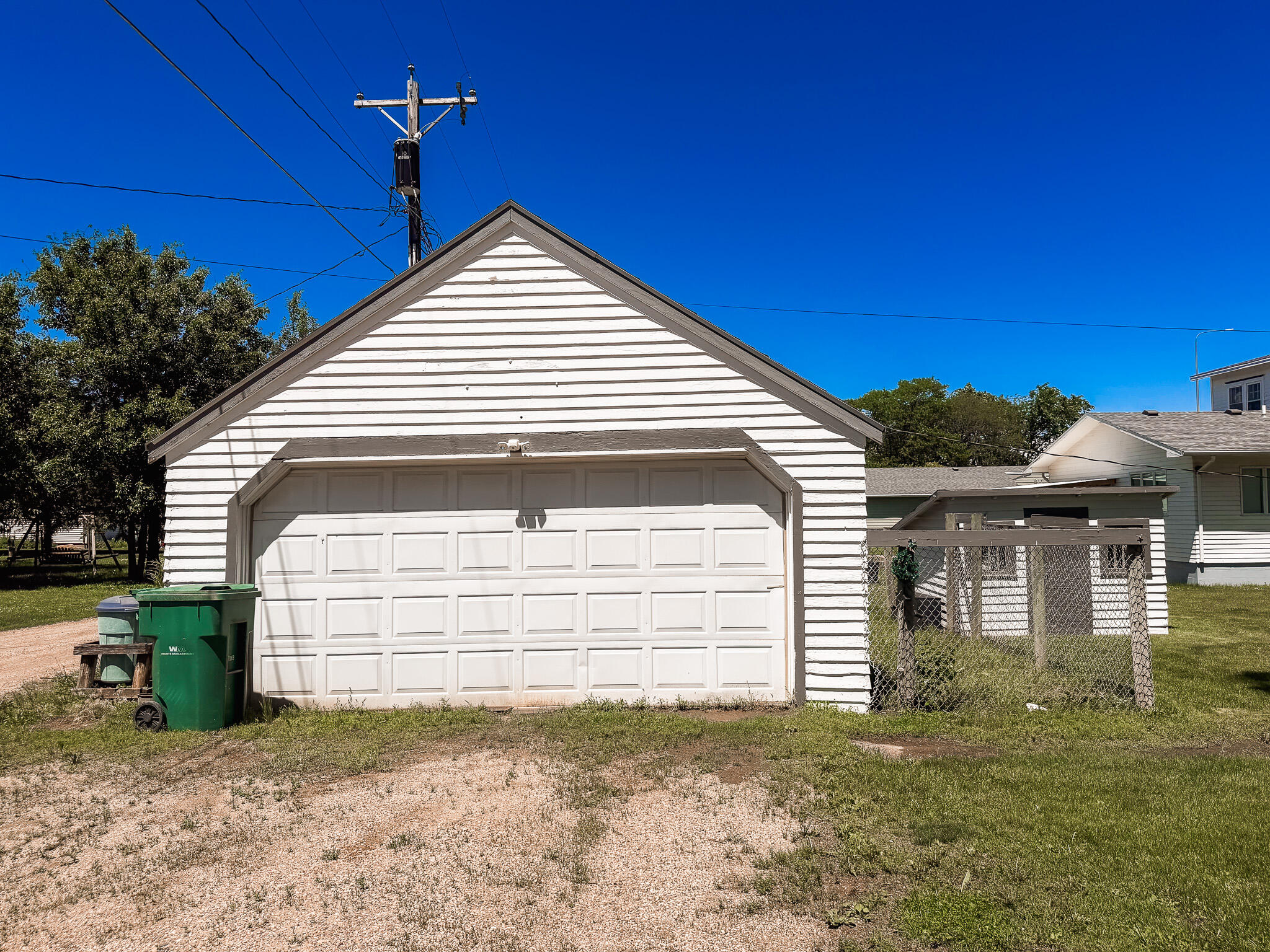 489 Commercial Ave