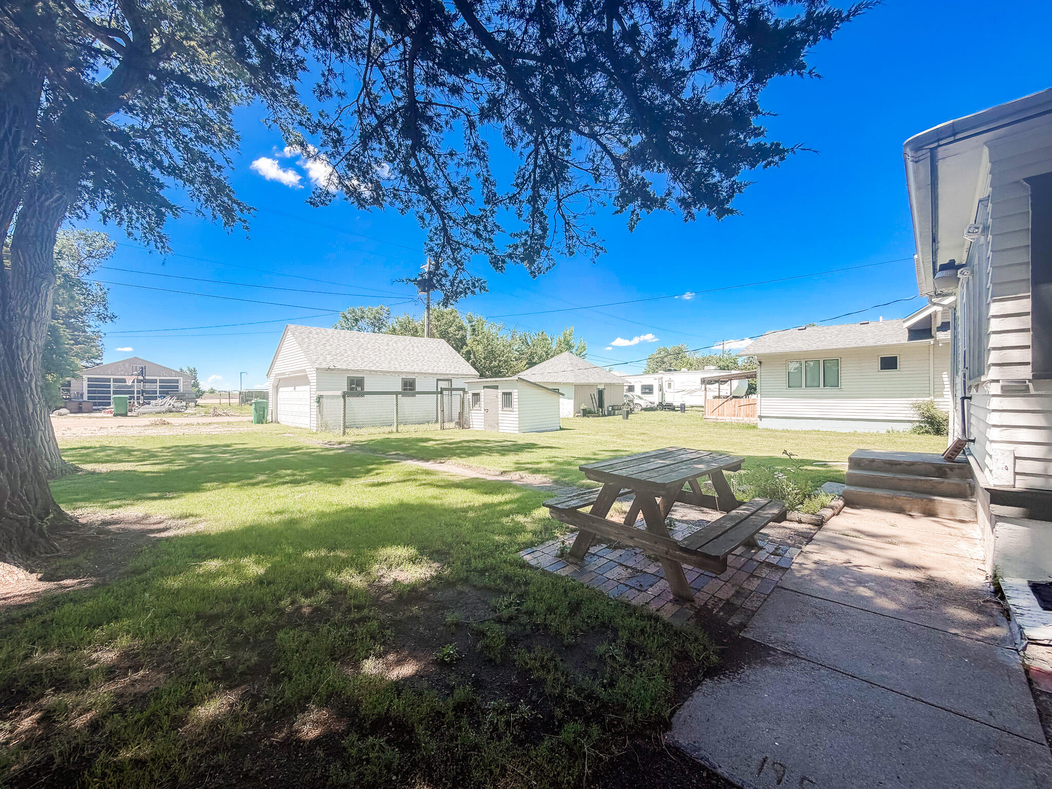 489 Commercial Ave