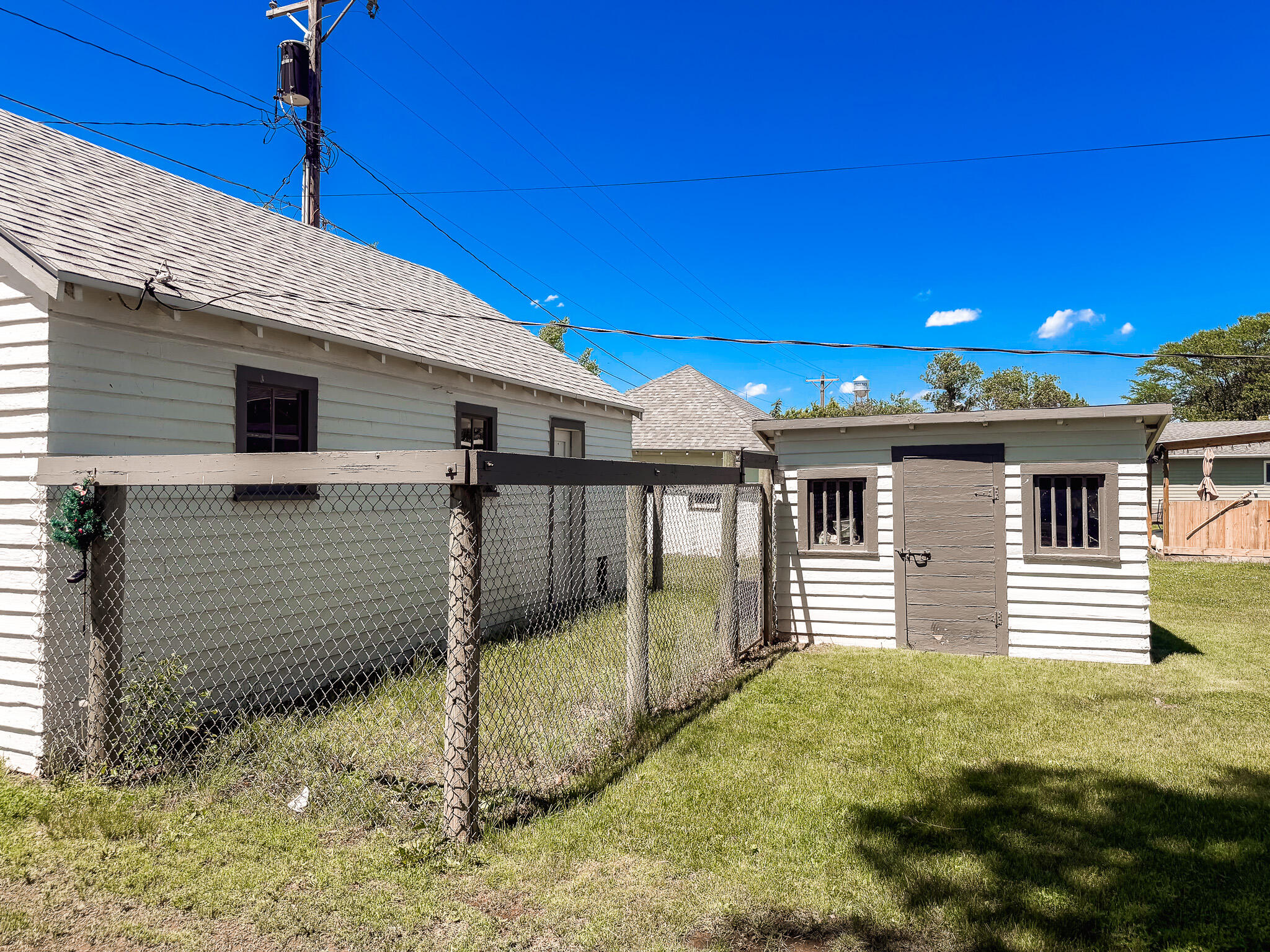 489 Commercial Ave