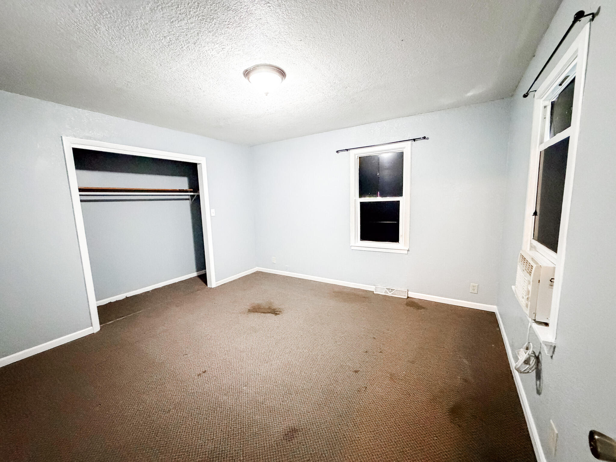 747 Simmons Ave SE