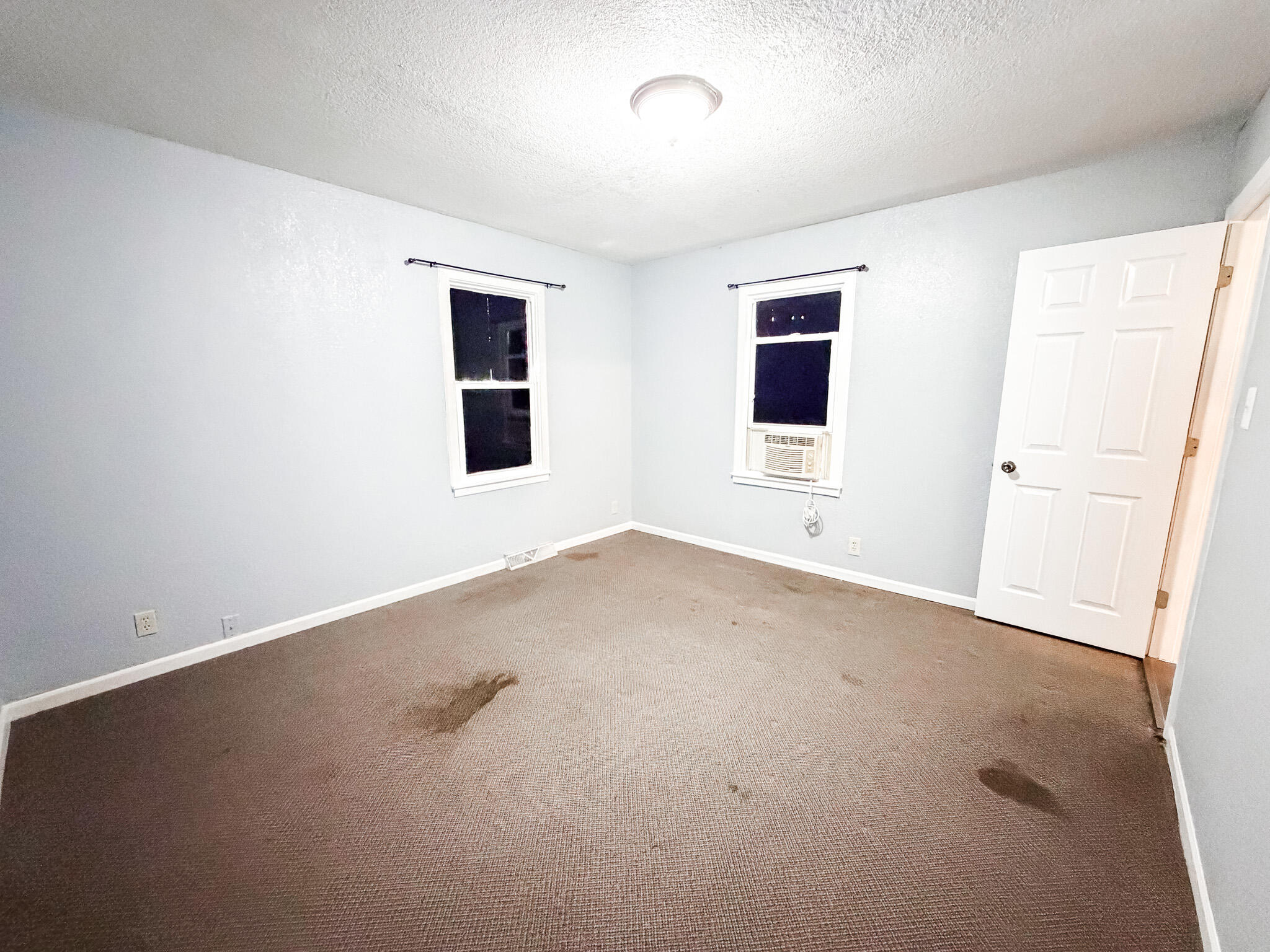 747 Simmons Ave SE