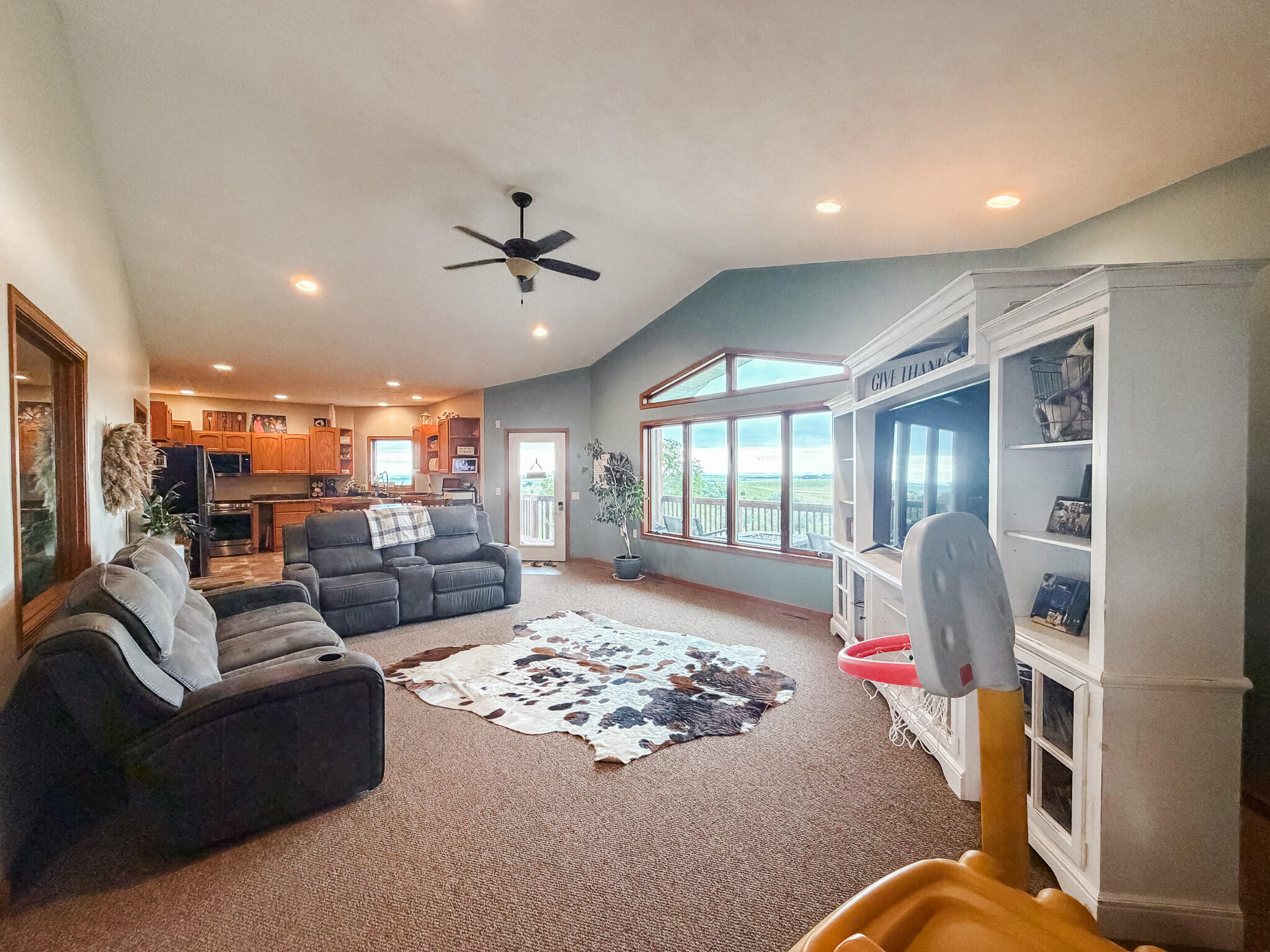 217 4th St SE