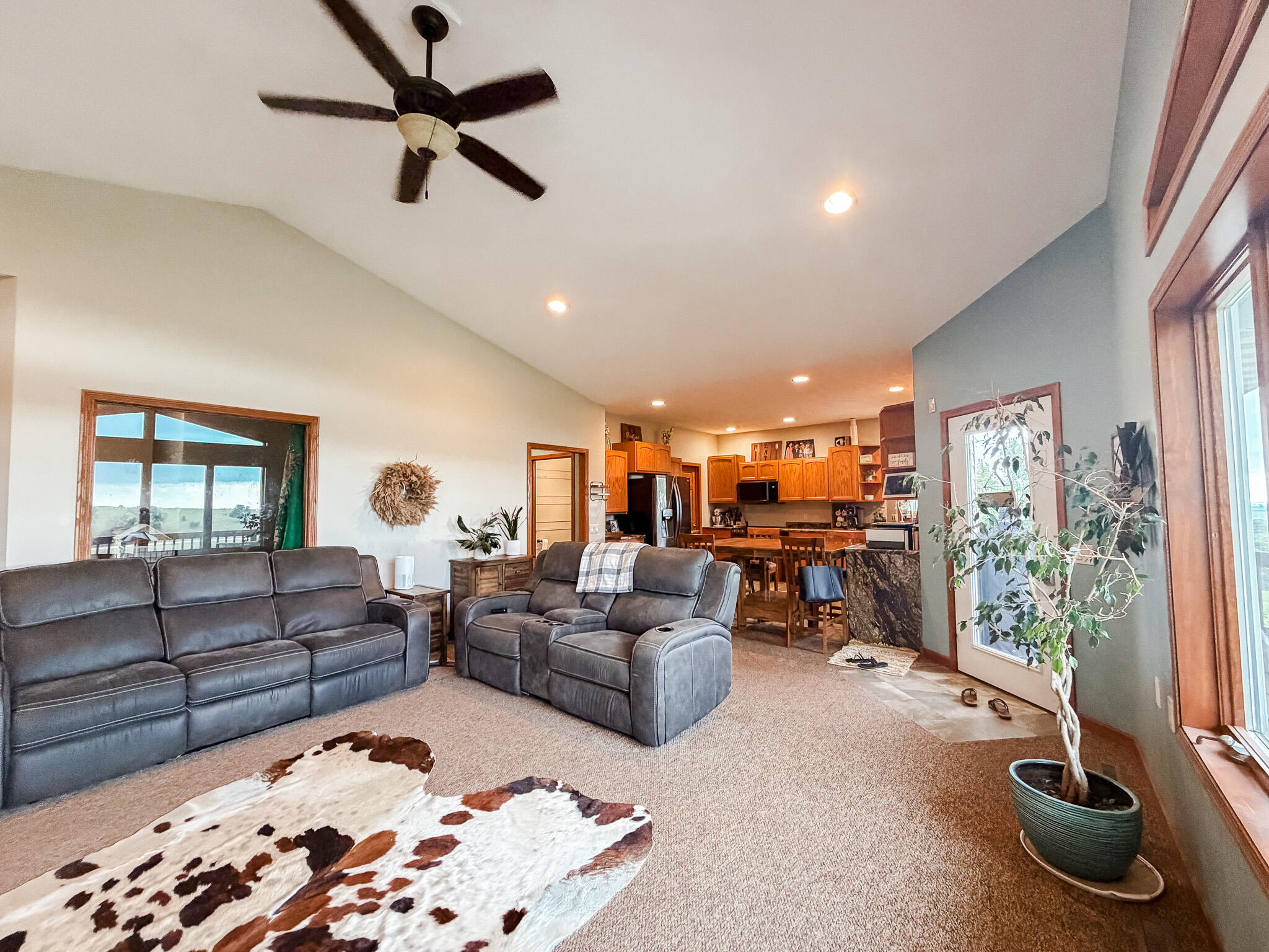 217 4th St SE