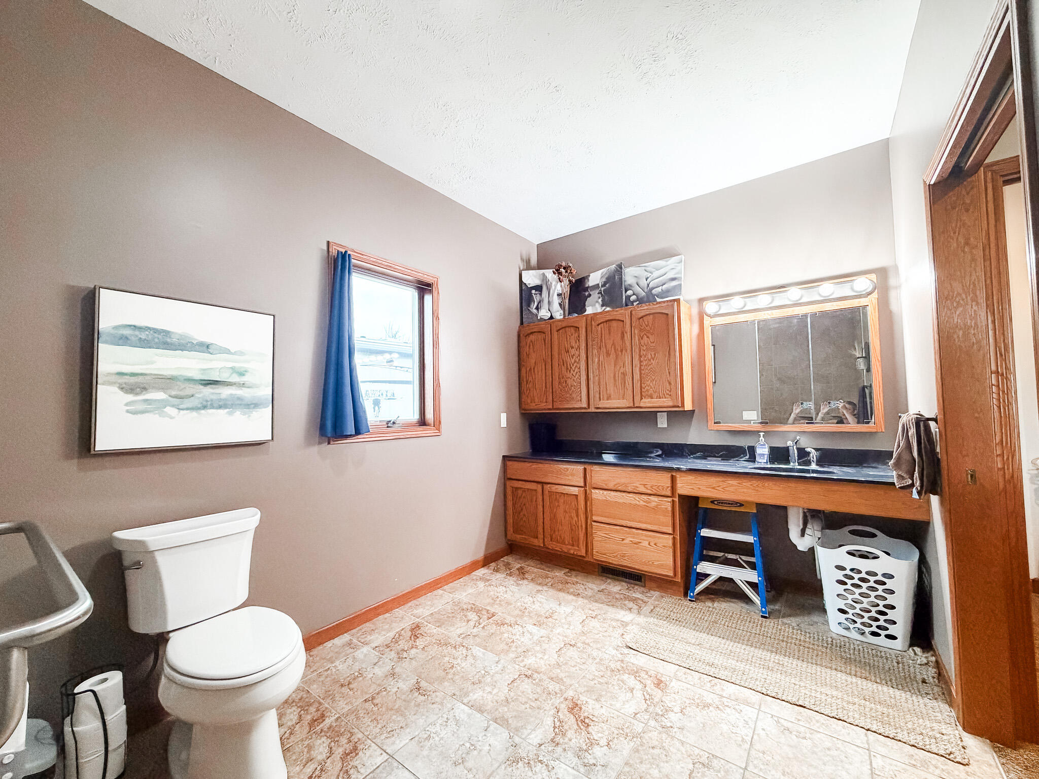 217 4th St SE