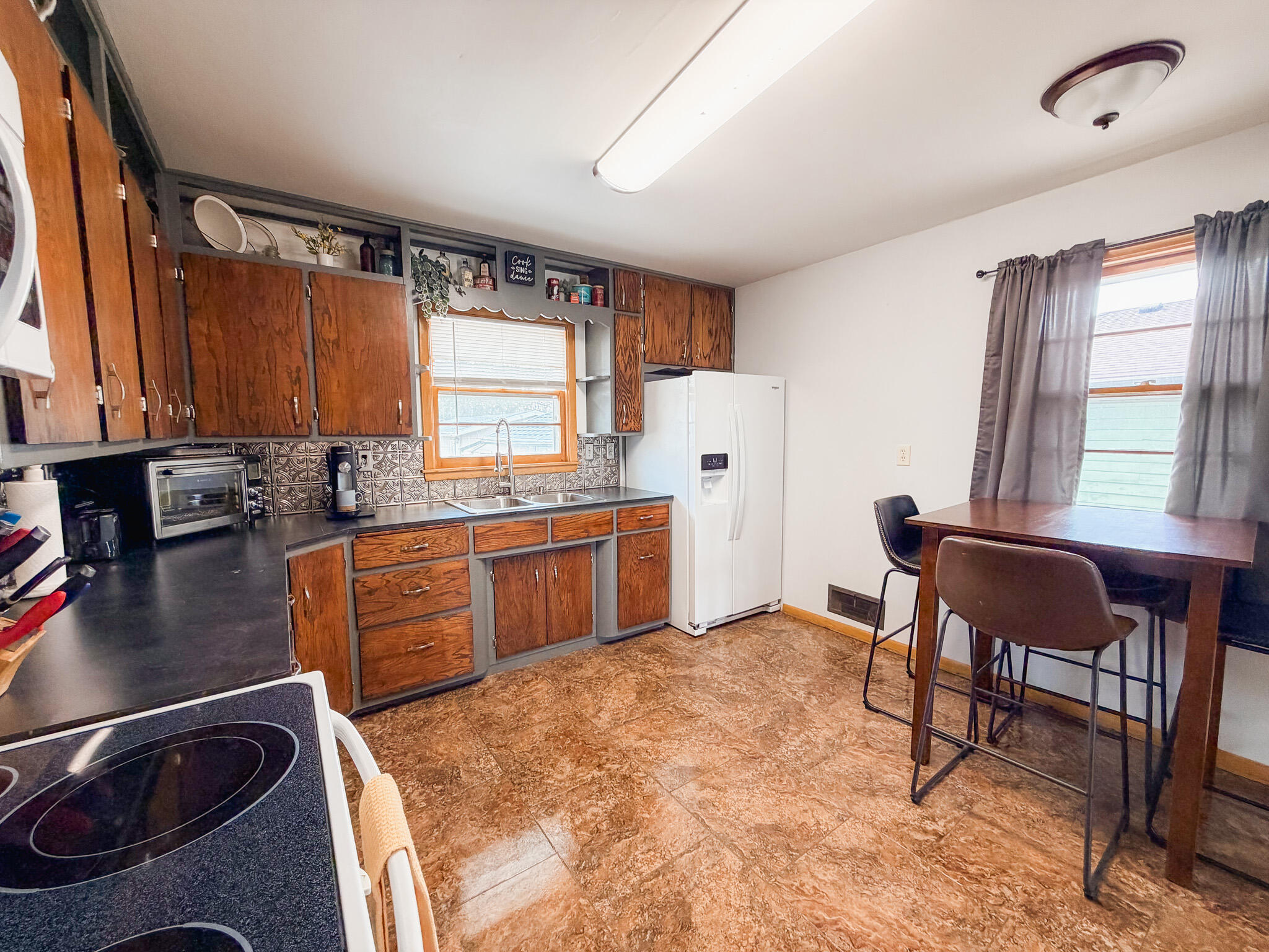 105 8th St W