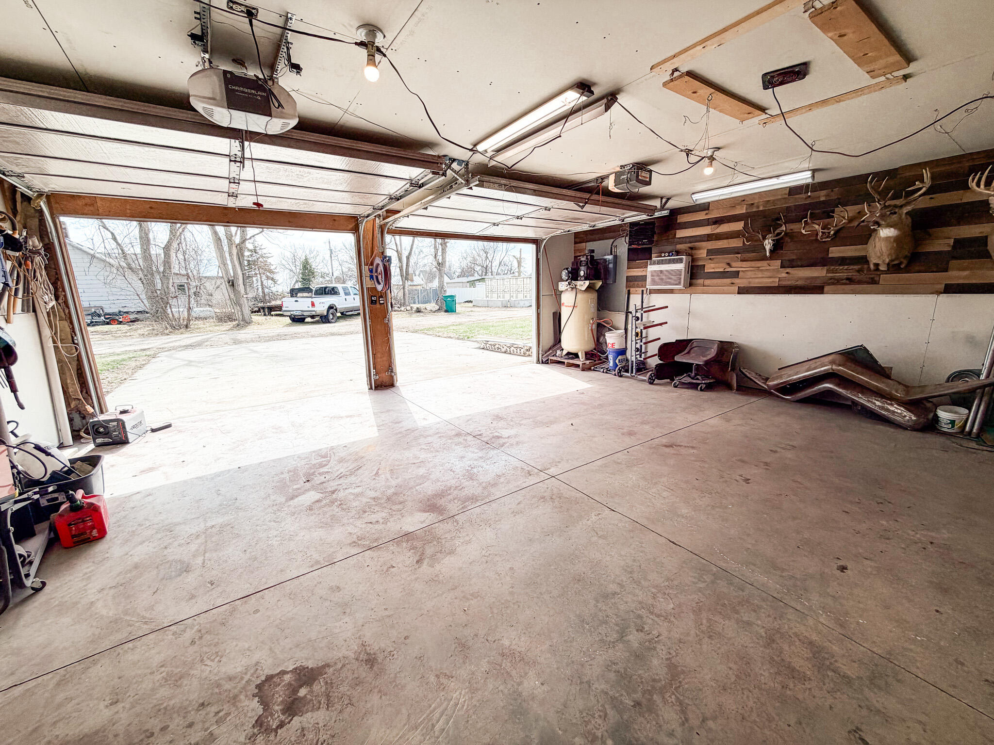 302 5th St Garage