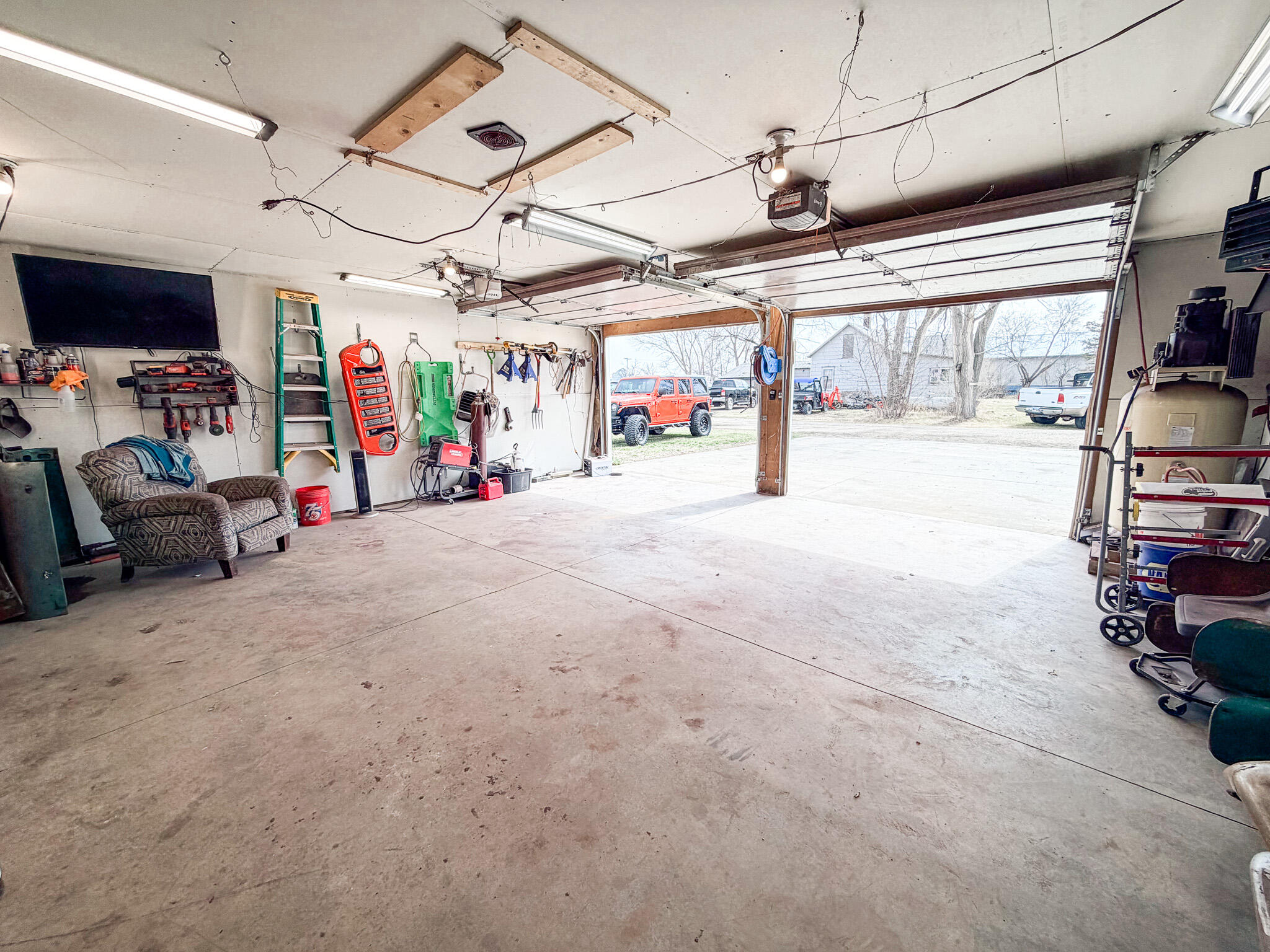 302 5th St Garage