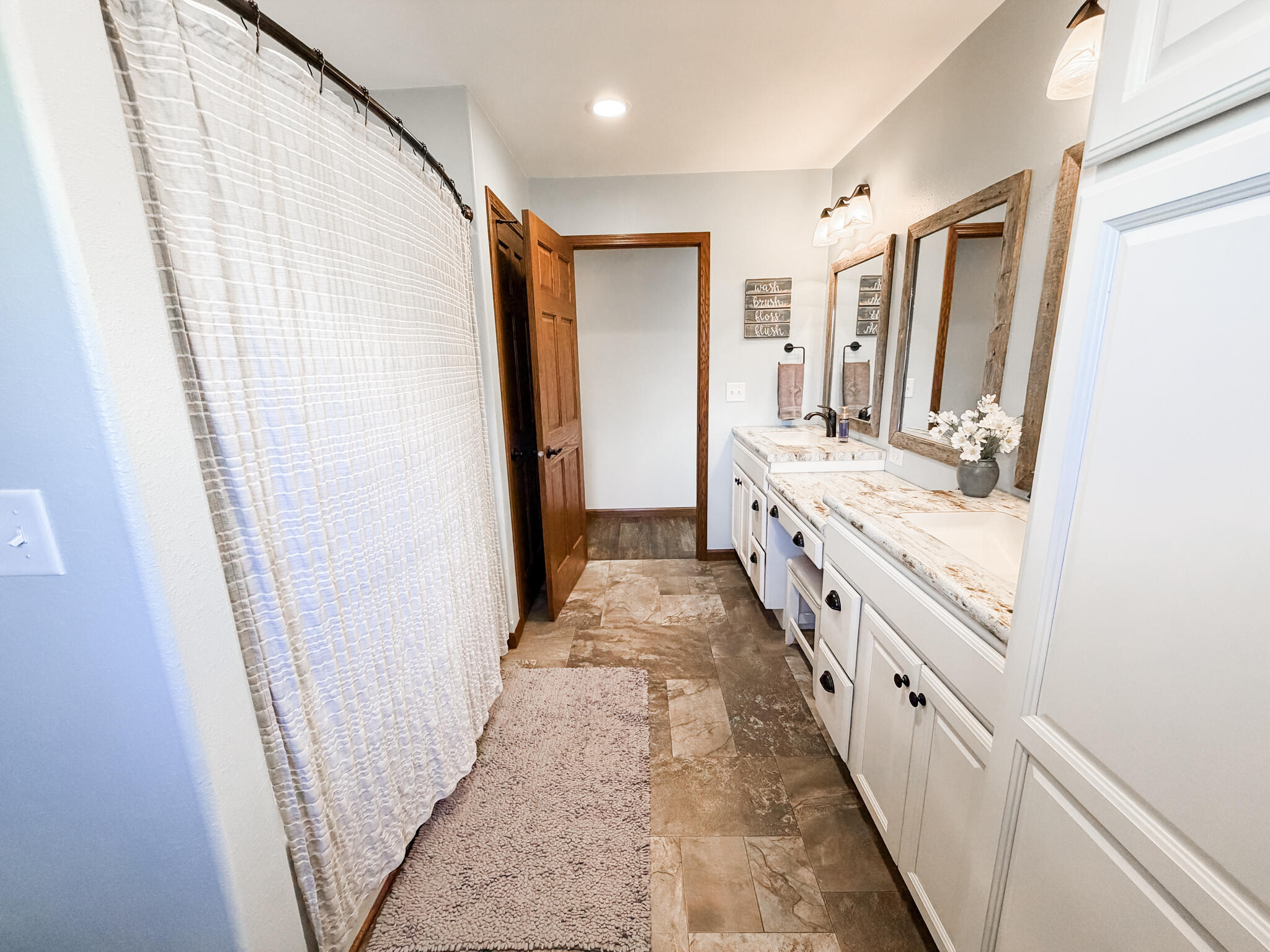 1270 S Frontier Dr S