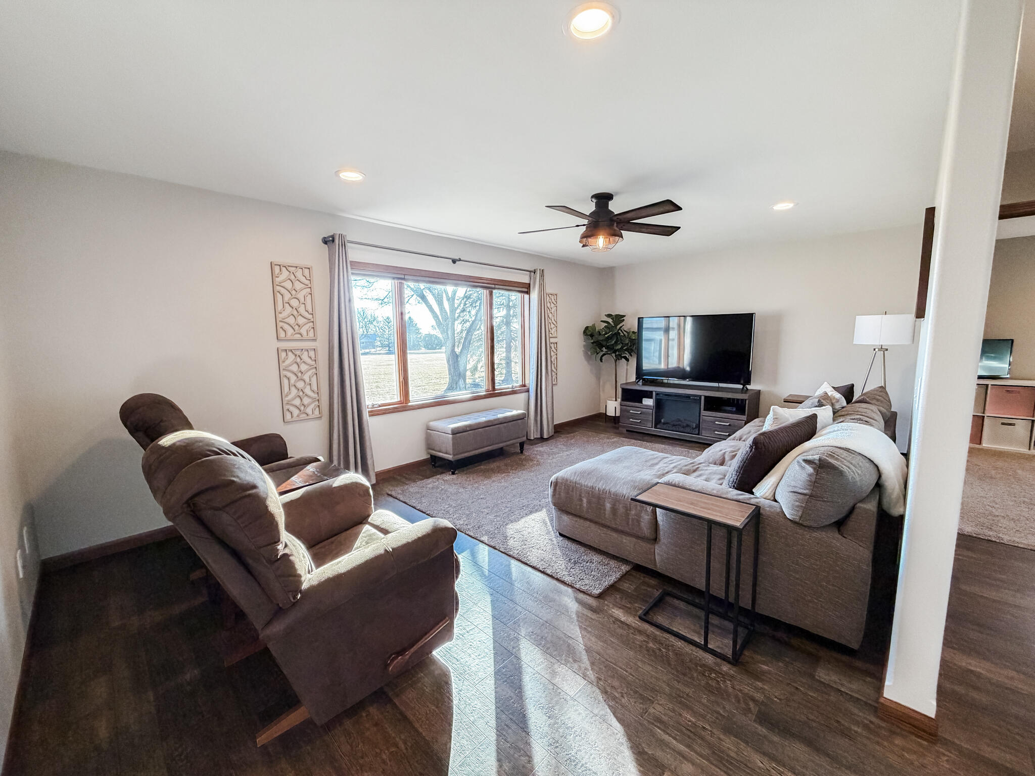 1270 S Frontier Dr S