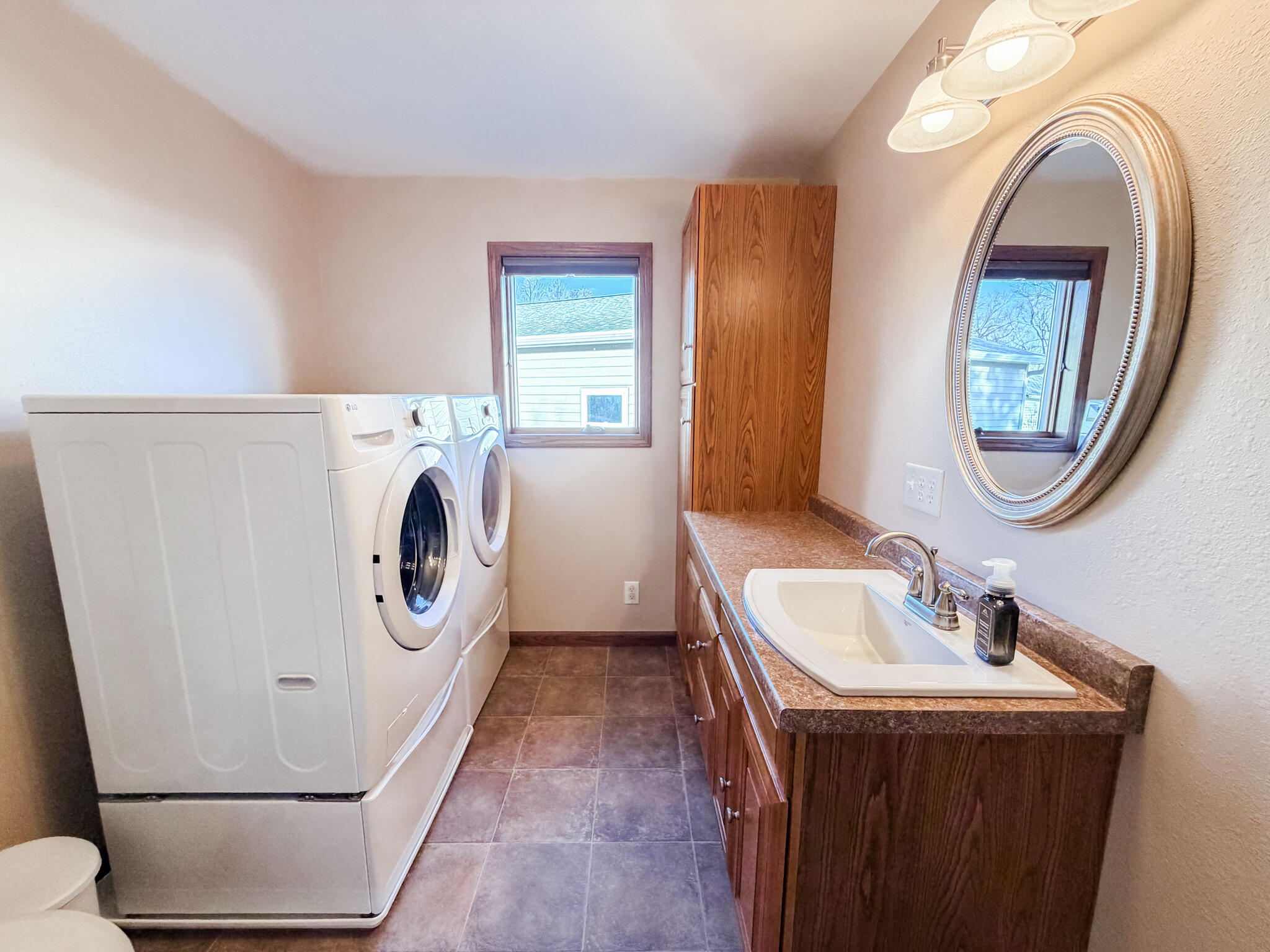 1270 S Frontier Dr S