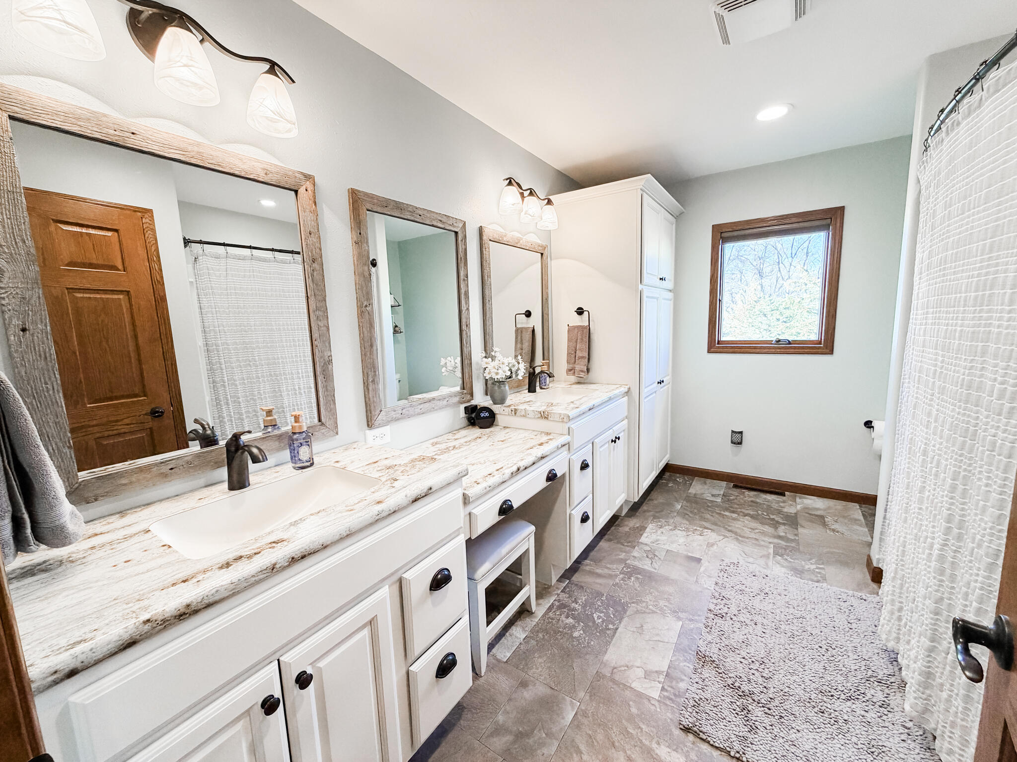 1270 S Frontier Dr S