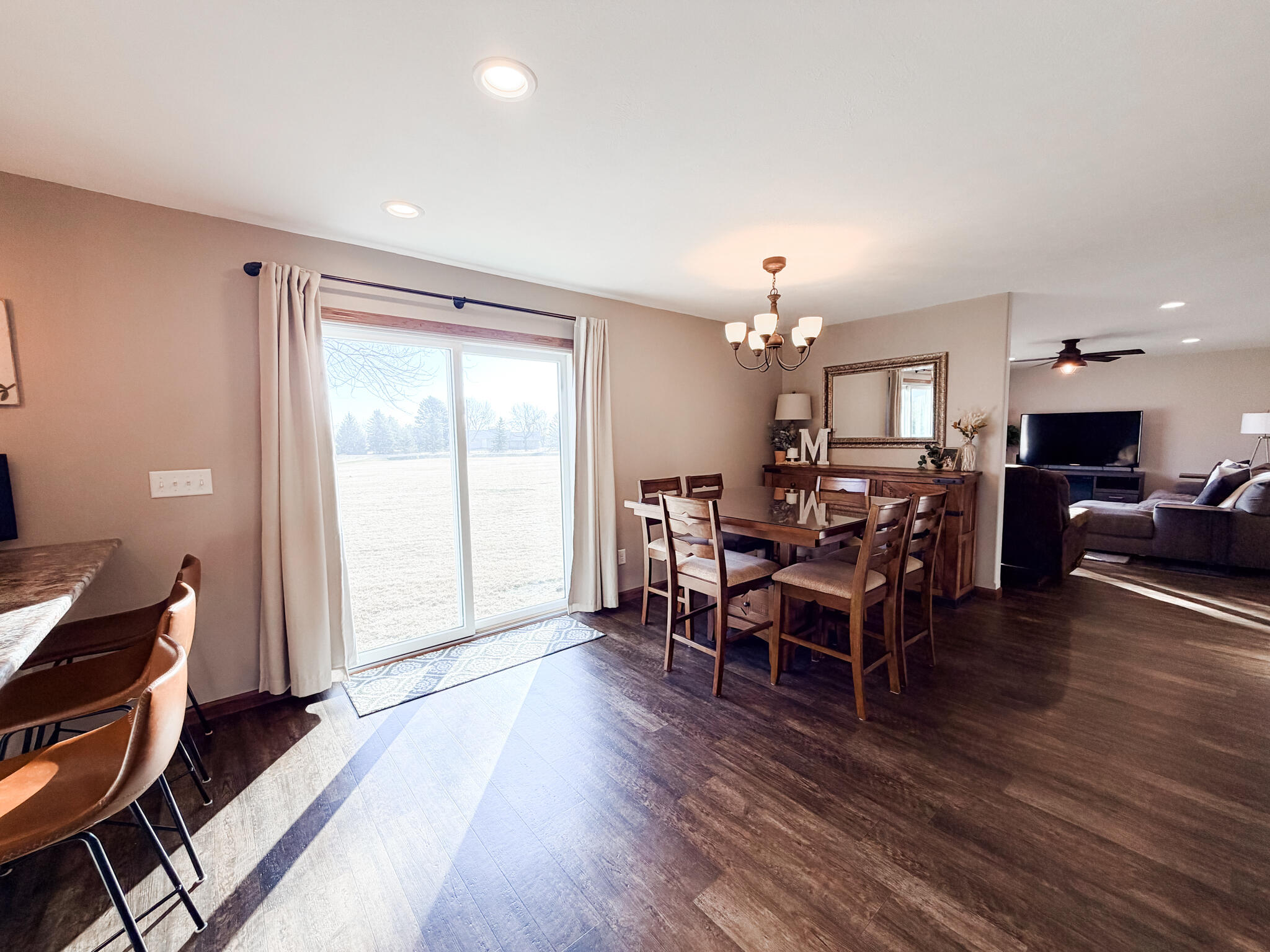 1270 S Frontier Dr S