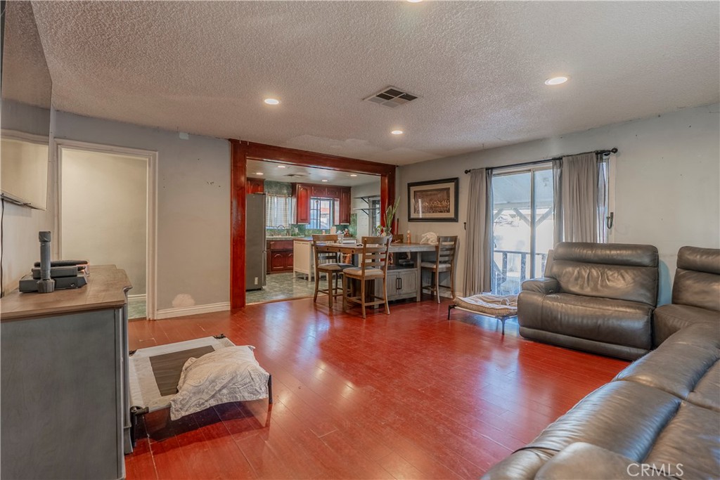 11602 Fellows Avenue