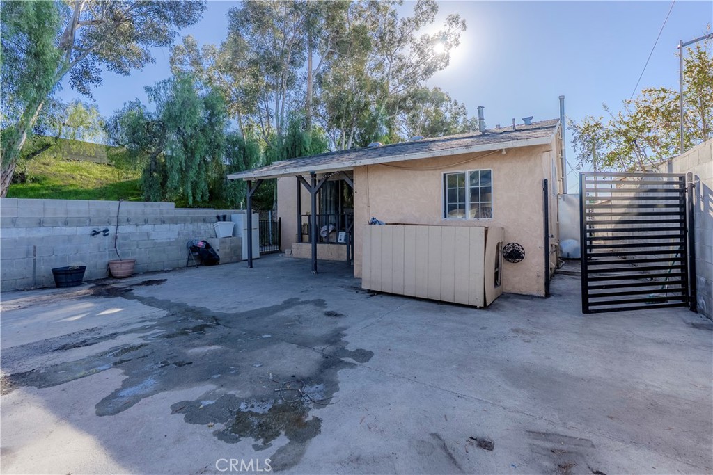 11602 Fellows Avenue