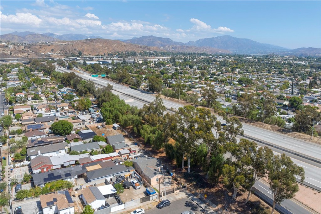 11602 Fellows Avenue